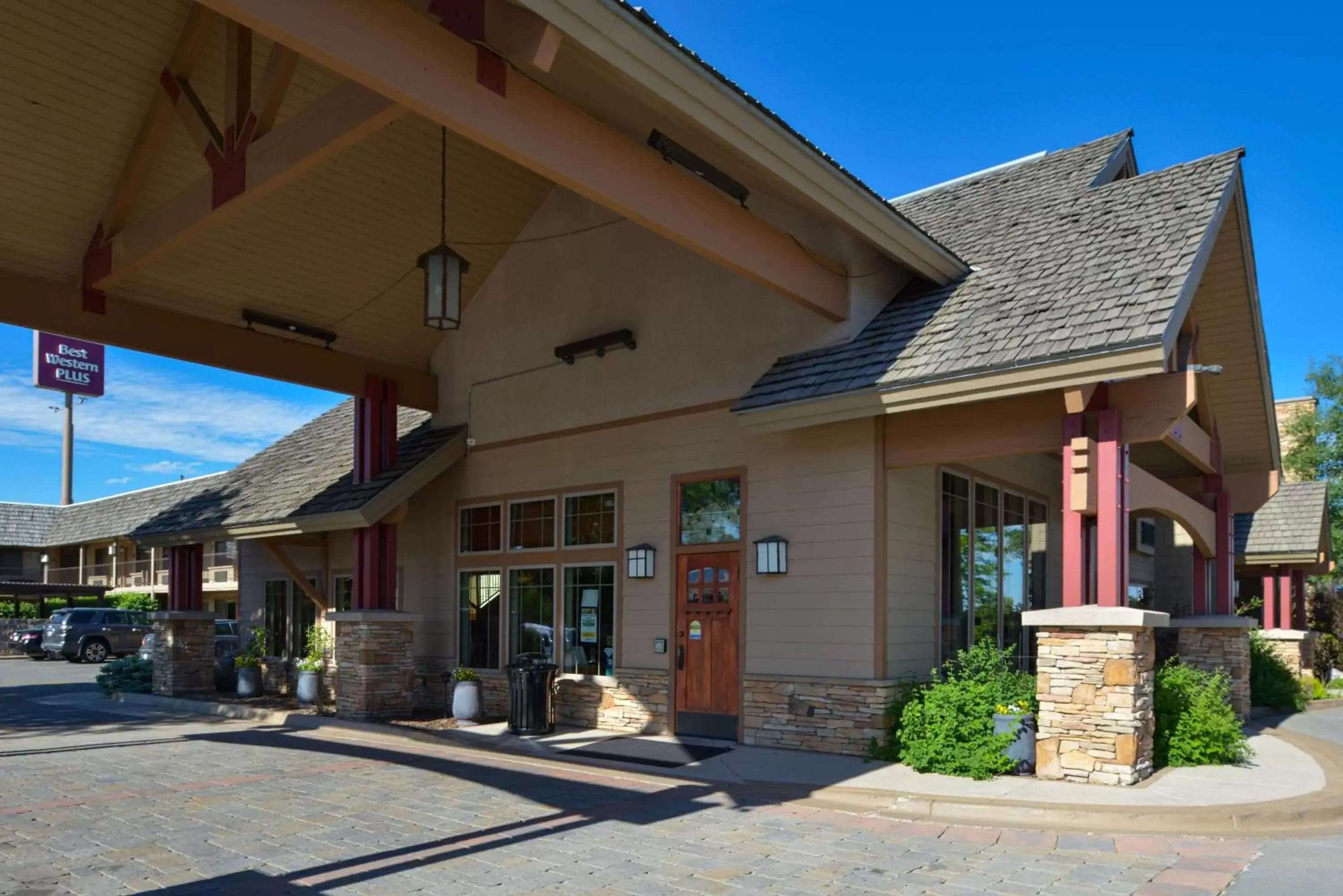 Property Building in Best Western Plus High Country Inn