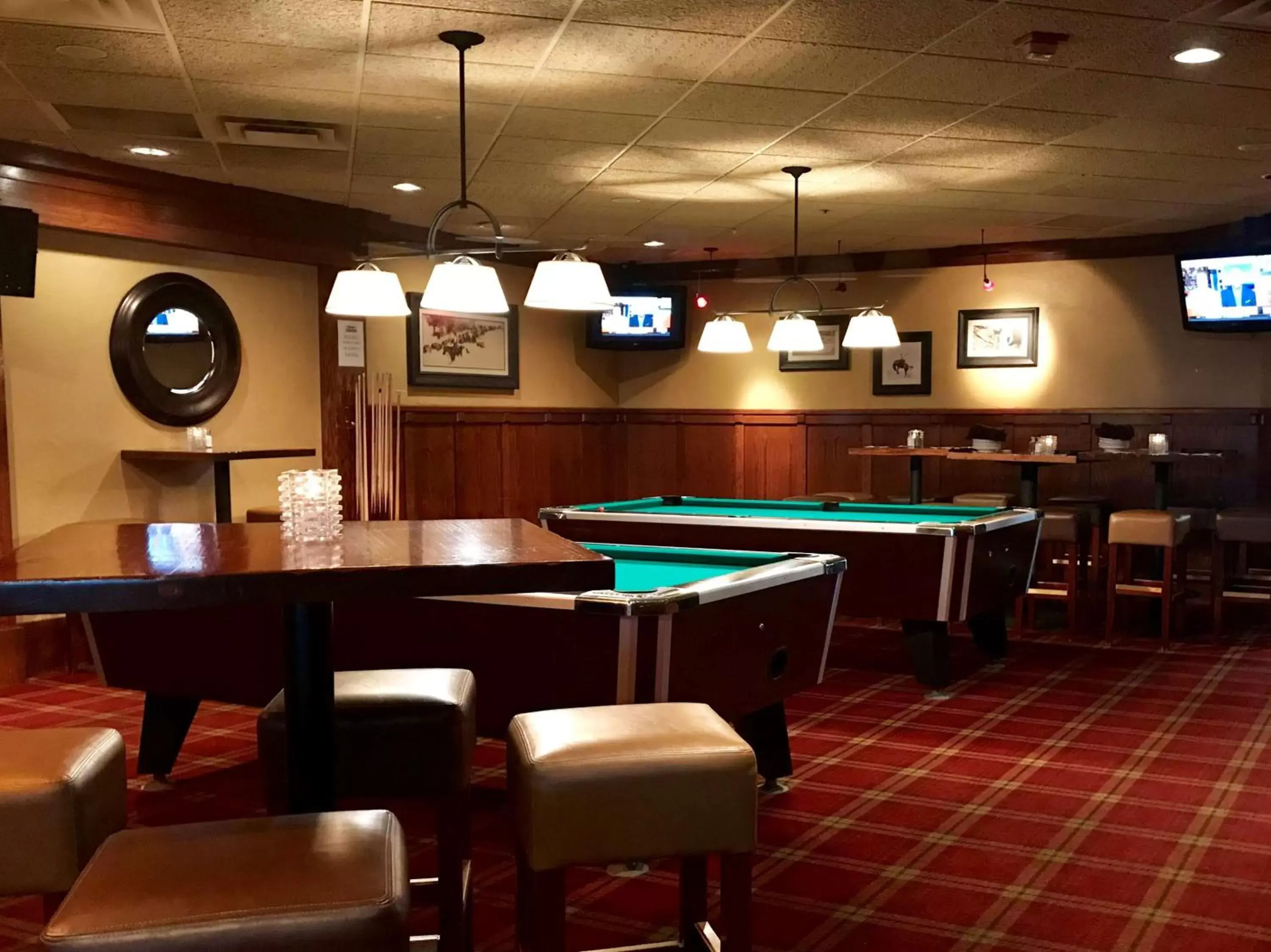 Lounge or bar, Billiards in Best Western Ramkota Hotel