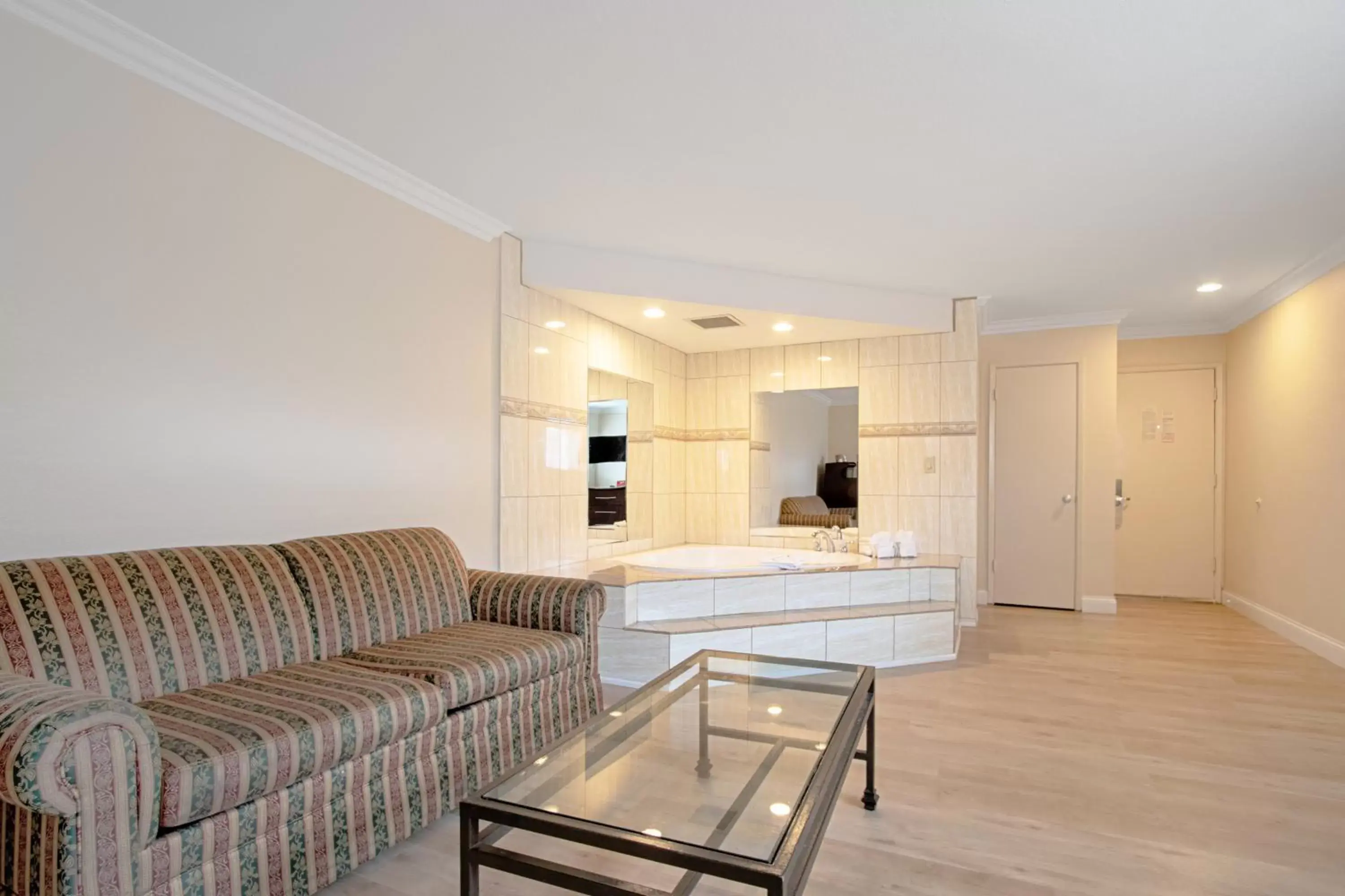 Photo of the whole room, Seating Area in Red Roof Inn & Suites Monterey