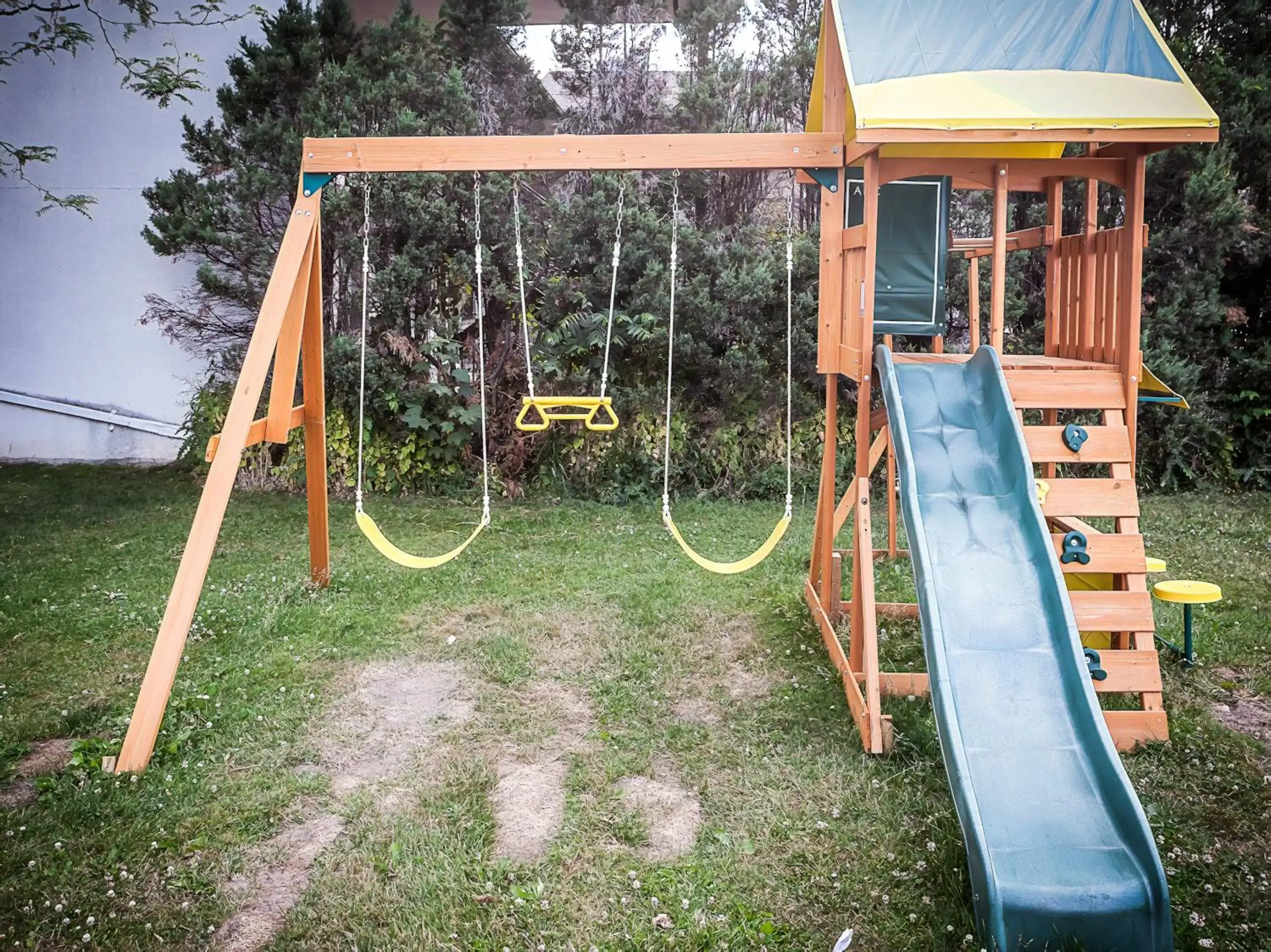 Children play ground, Children's Play Area in Villager Lodge Niagara Falls