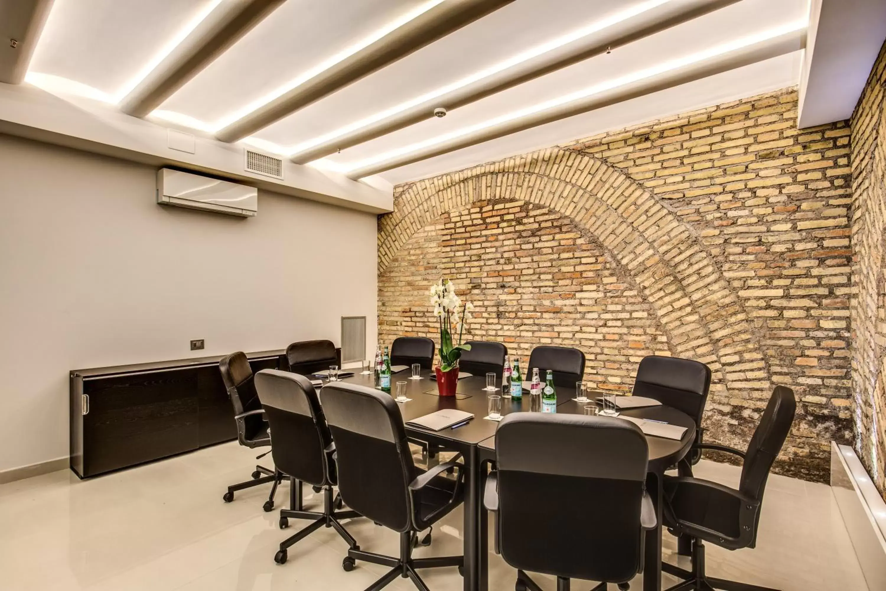 Business facilities, Business Area/Conference Room in The Liberty Boutique Hotel