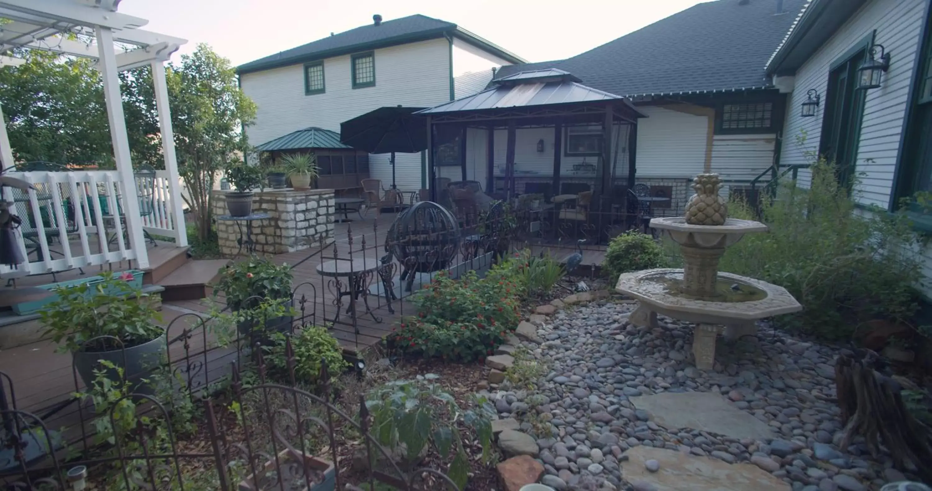 Garden in Granbury Gardens Bed and Breakfast