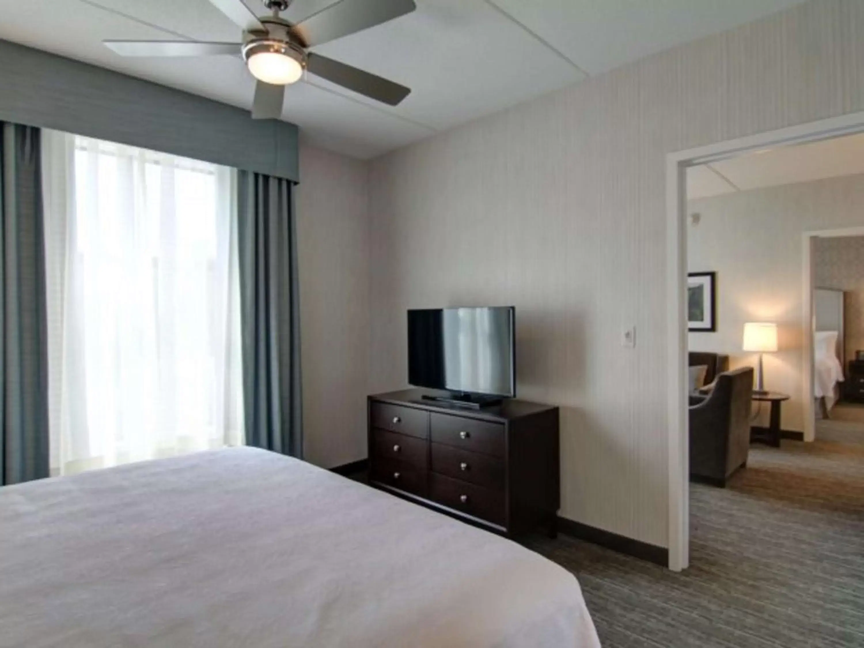 Living room, Bed in Homewood Suites By Hilton Clifton Park