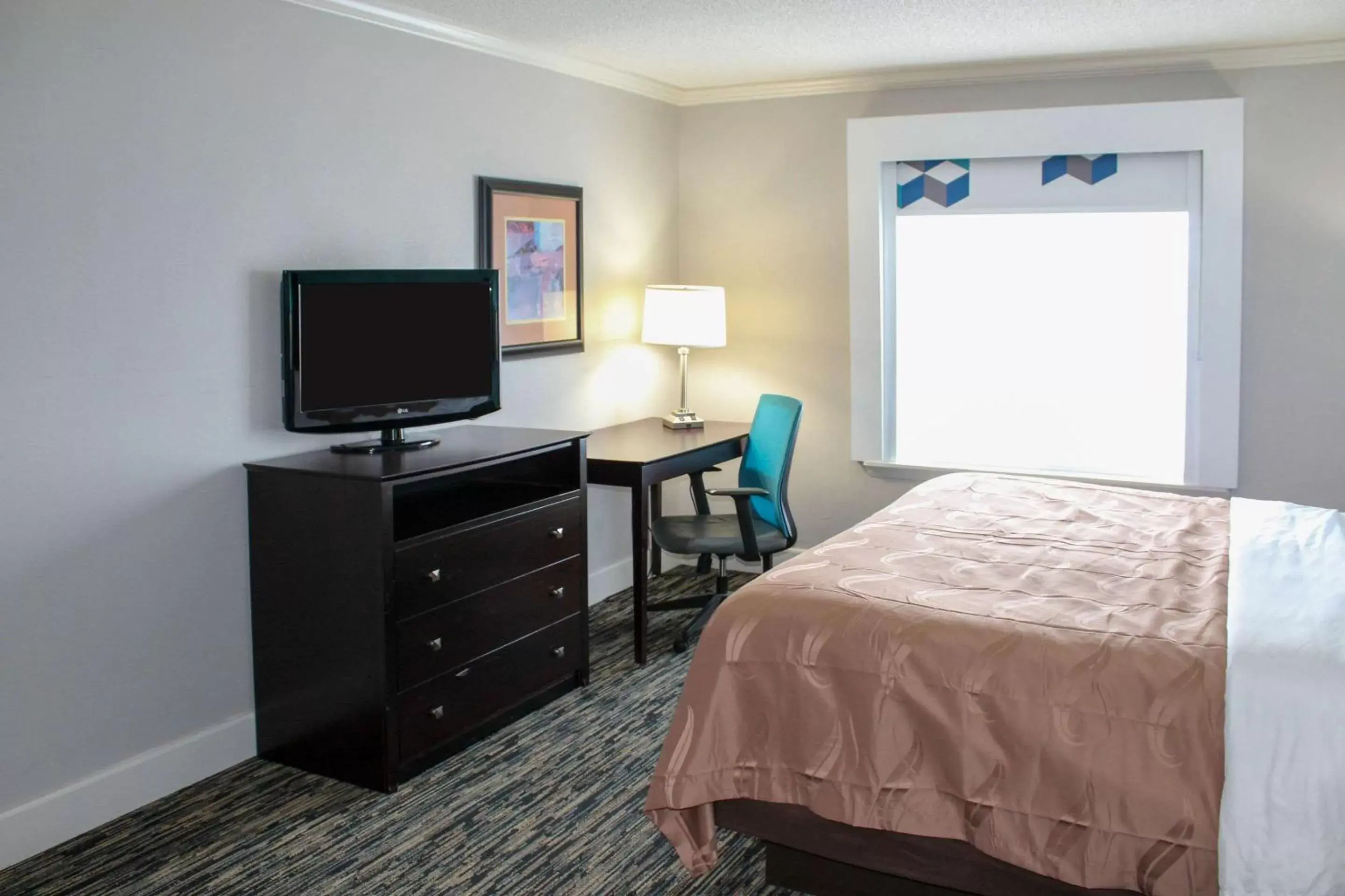 Photo of the whole room, Bed in Quality Inn Crossville Near Cumberland Mountain State Park