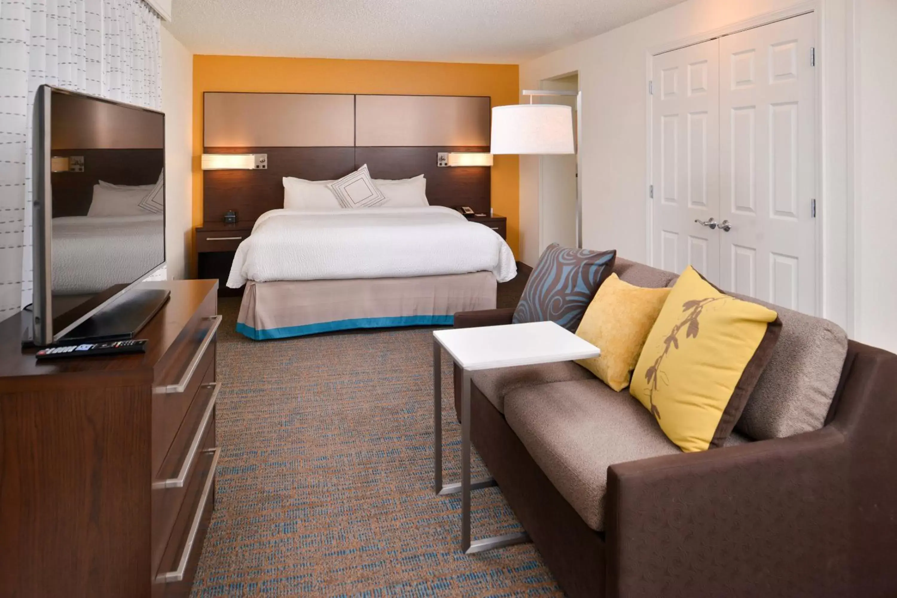 King or Queen Studio with Sofa Bed and Adapted Tub - Mobility Accessible in Residence Inn by Marriott Boise Downtown/University King or Queen Studio with Sofa Bed and Adapted Tub - Mobility Accessible in Residence Inn by Marriott Boise Downtown/University