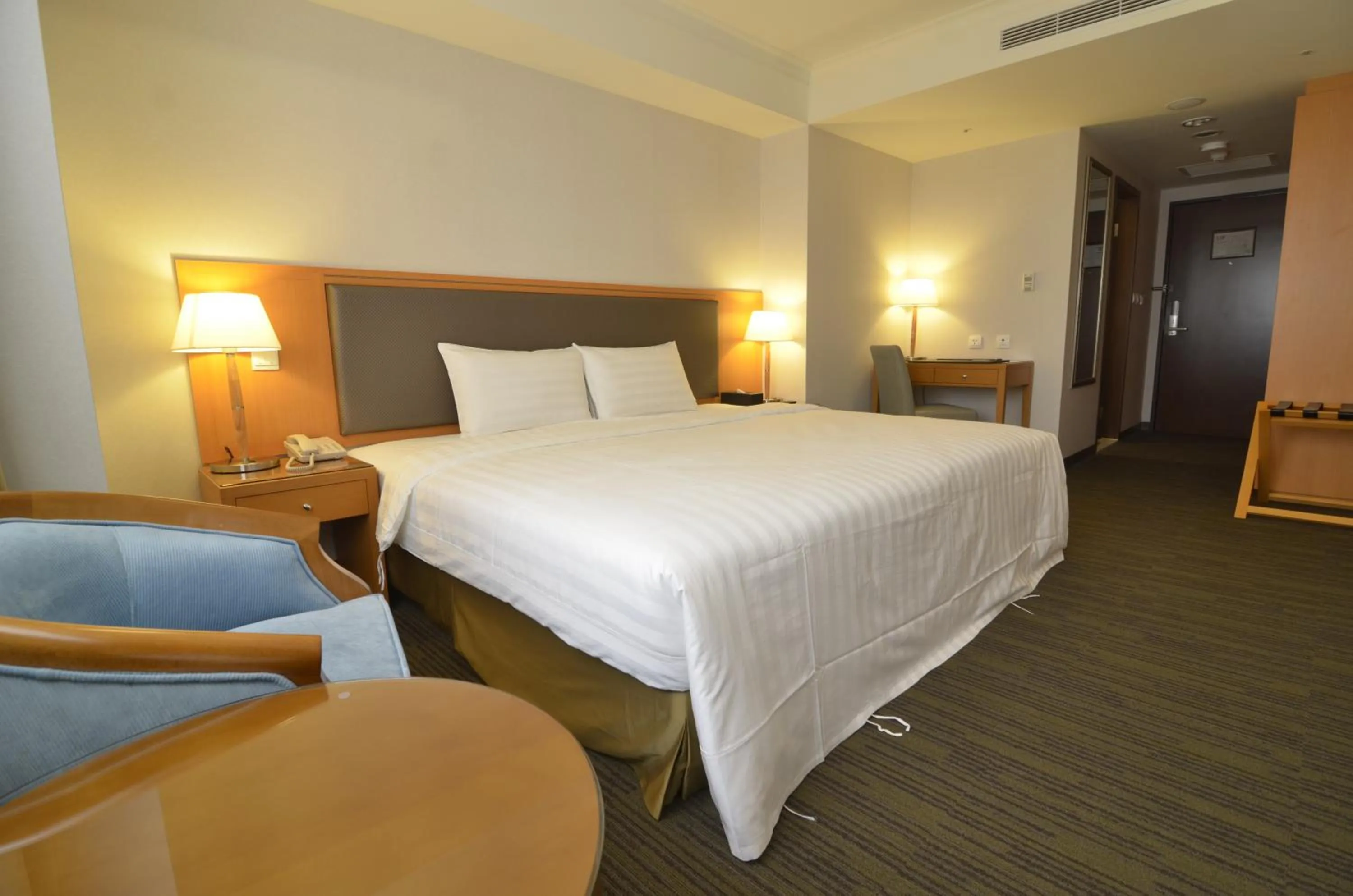 Photo of the whole room, Bed in Fuward Hotel Tainan