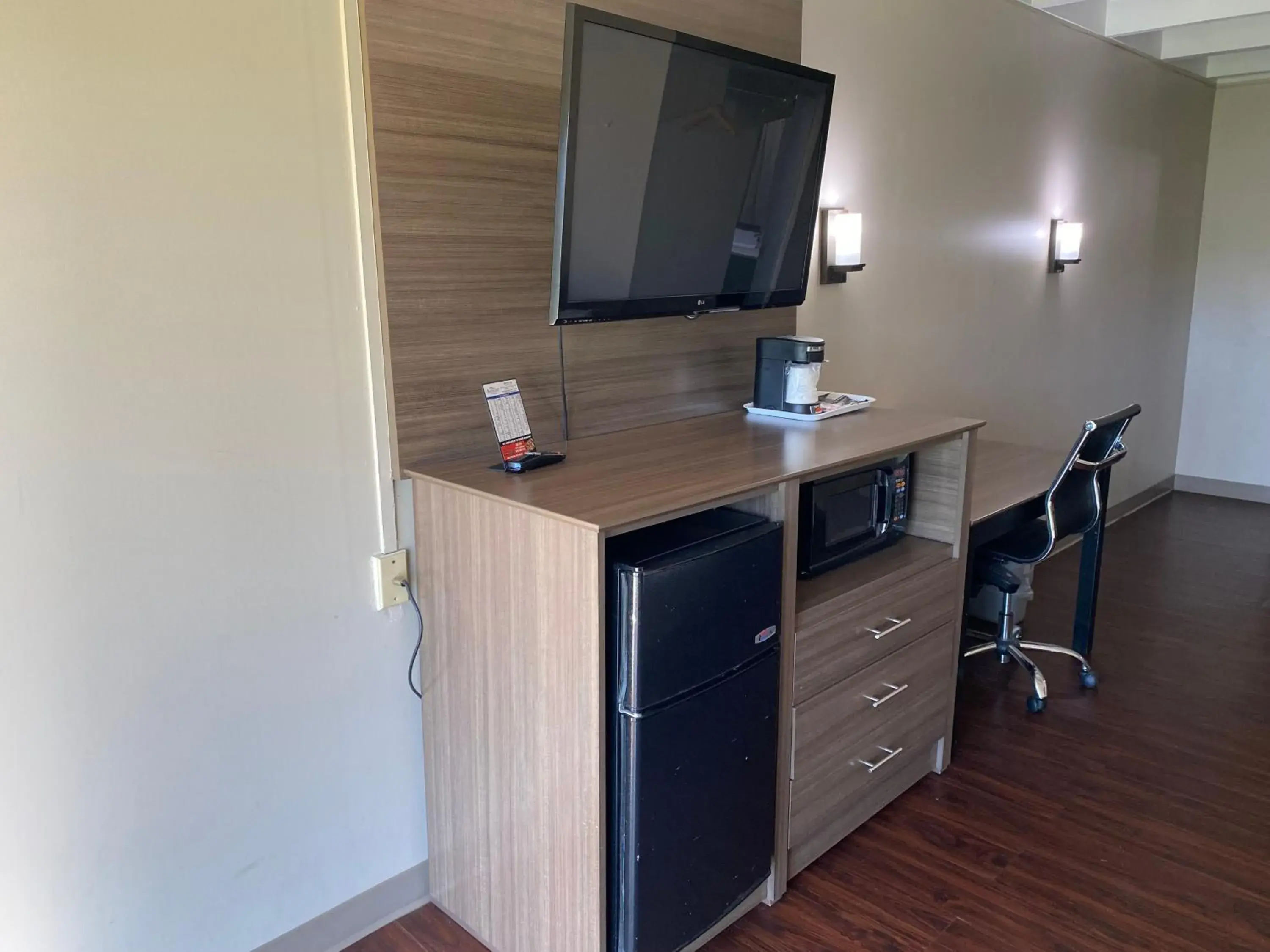 Bedroom in Baymont by Wyndham Bay City Bedroom in Baymont by Wyndham Bay City