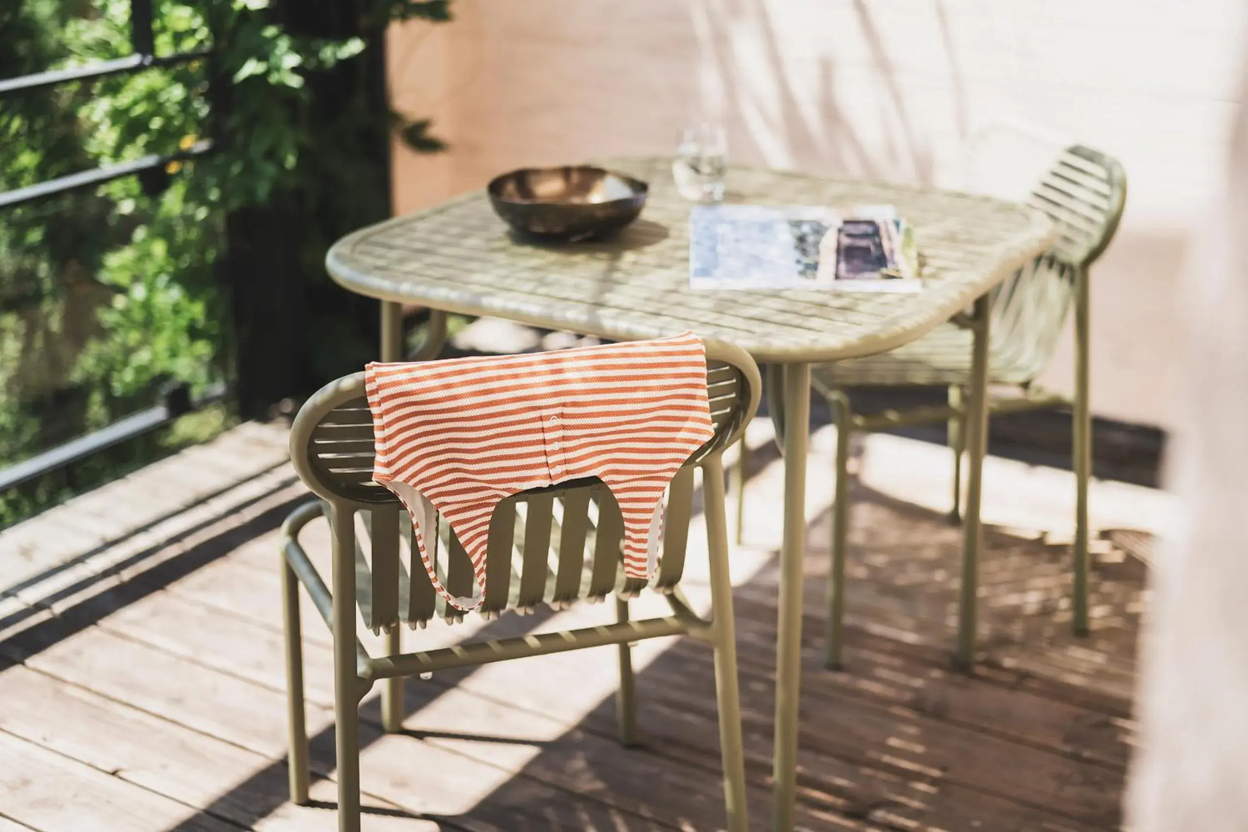 Patio, Dining Area in Les Lodges Sainte-Victoire Hotel & Spa