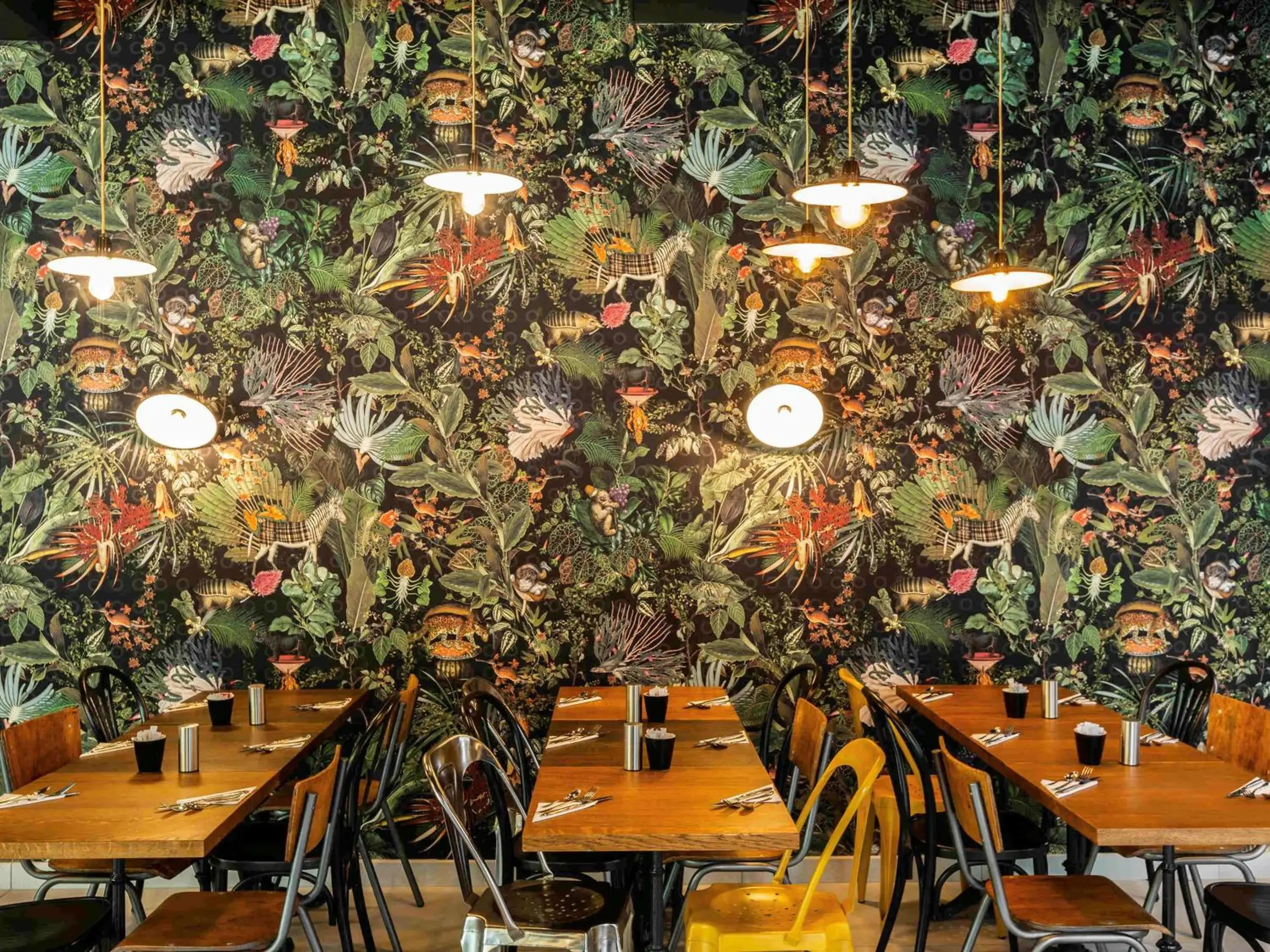 Restaurant/places to eat in ibis Styles Puteaux Paris La Defense