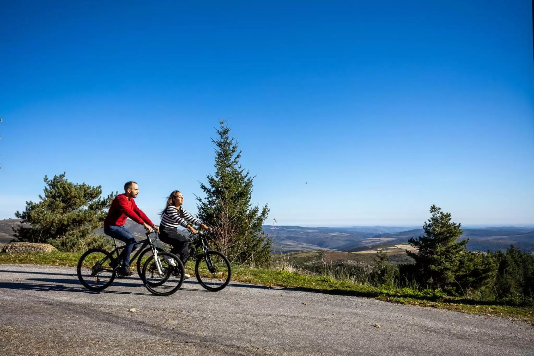 Off site, Biking in Casa das Penhas Douradas - Burel Mountain Hotels