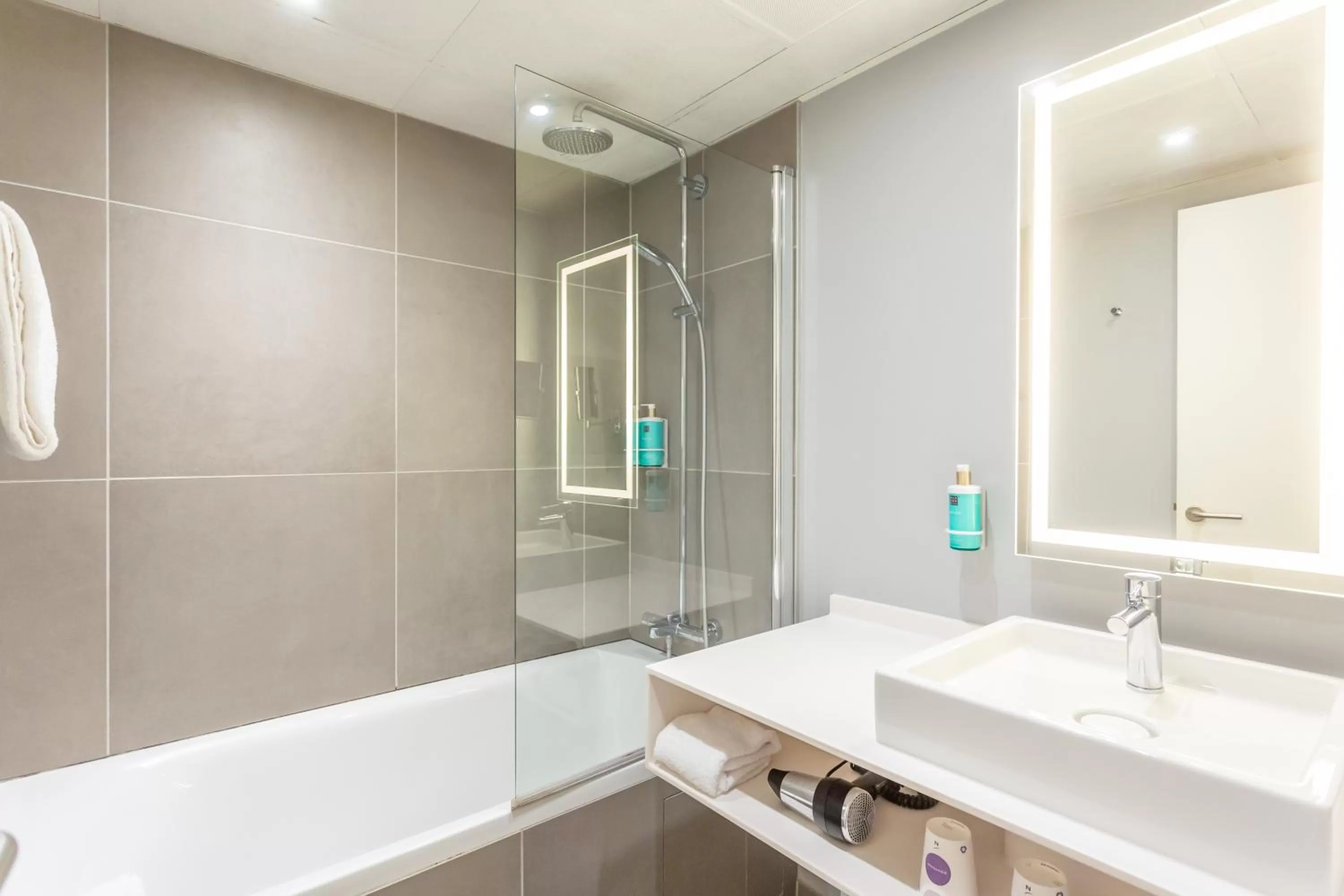 Bath in Novotel Bourges