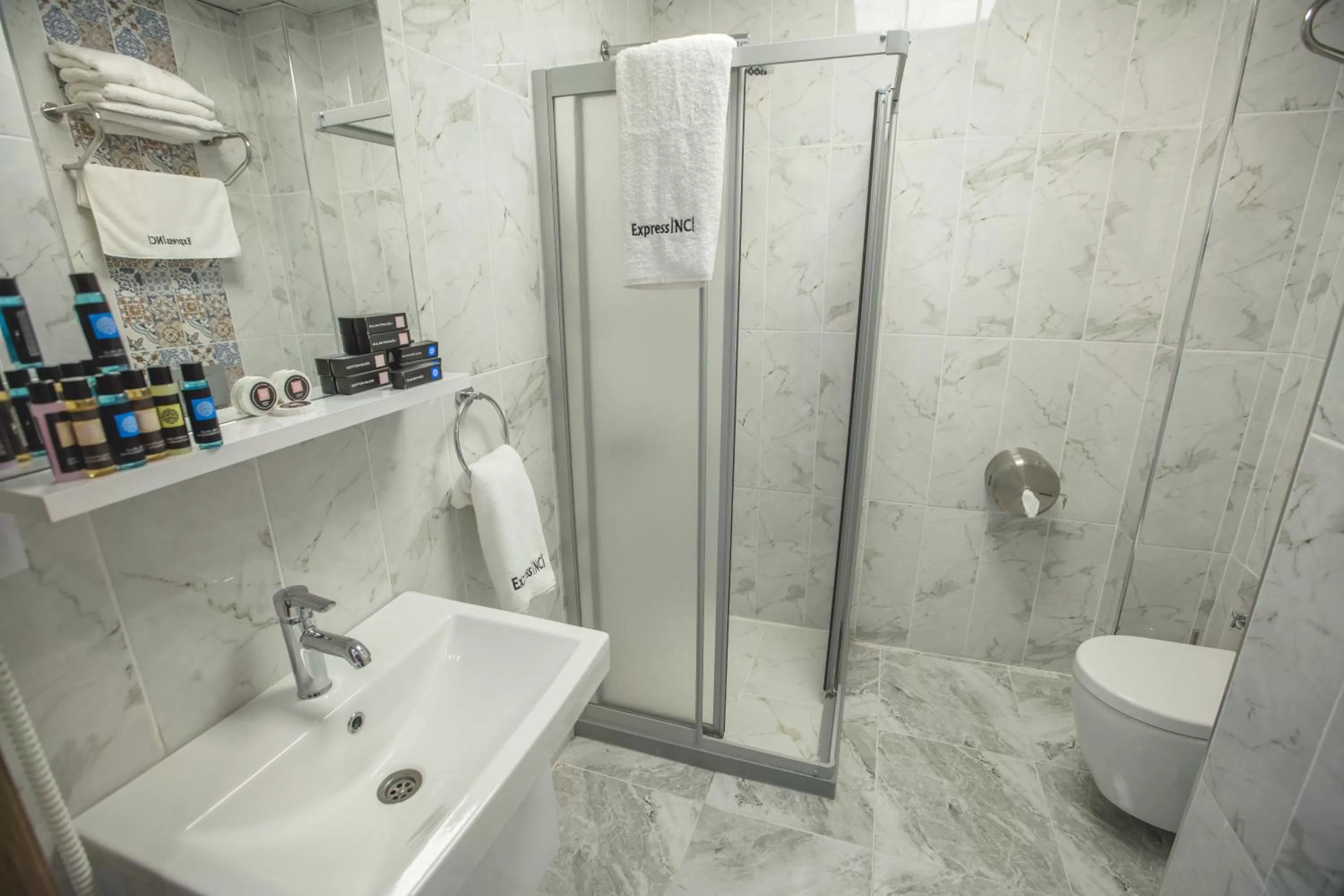 Shower in Express İnci Hotel