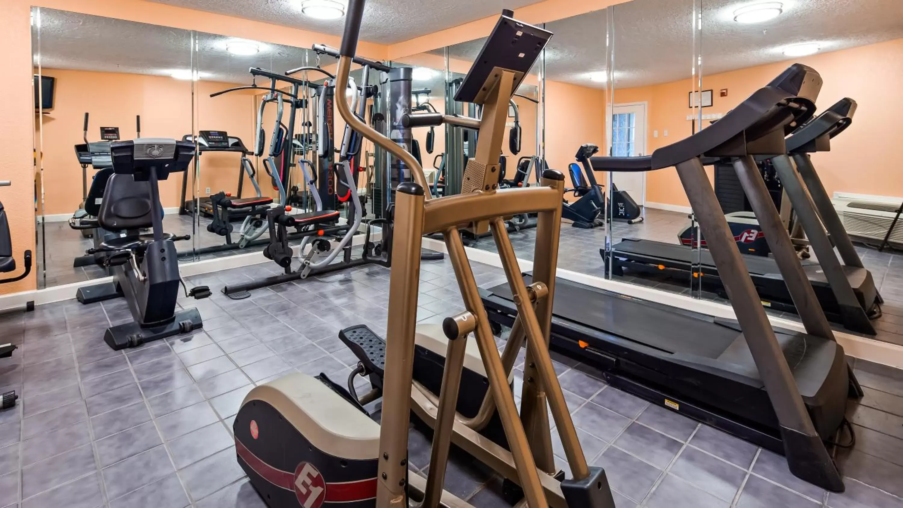 Fitness centre/facilities, Fitness Center/Facilities in SureStay Hotel by Best Western Mt Pleasant