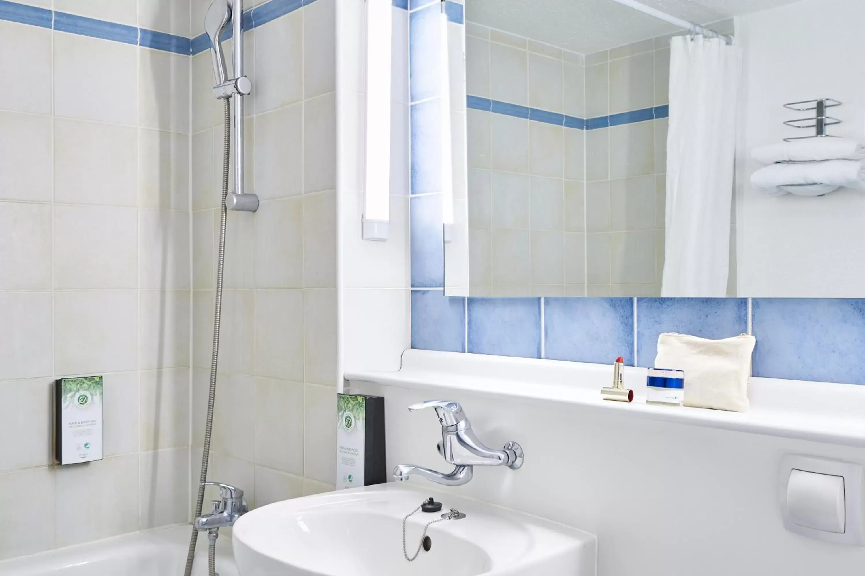 Shower, Bathroom in Kyriad Direct Evreux