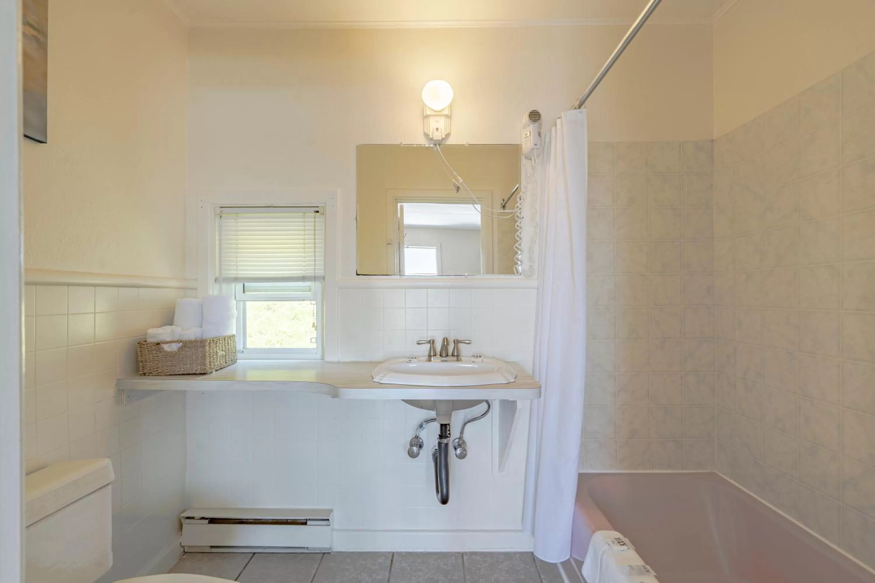 Bathroom in Novastar Motel On The Lake