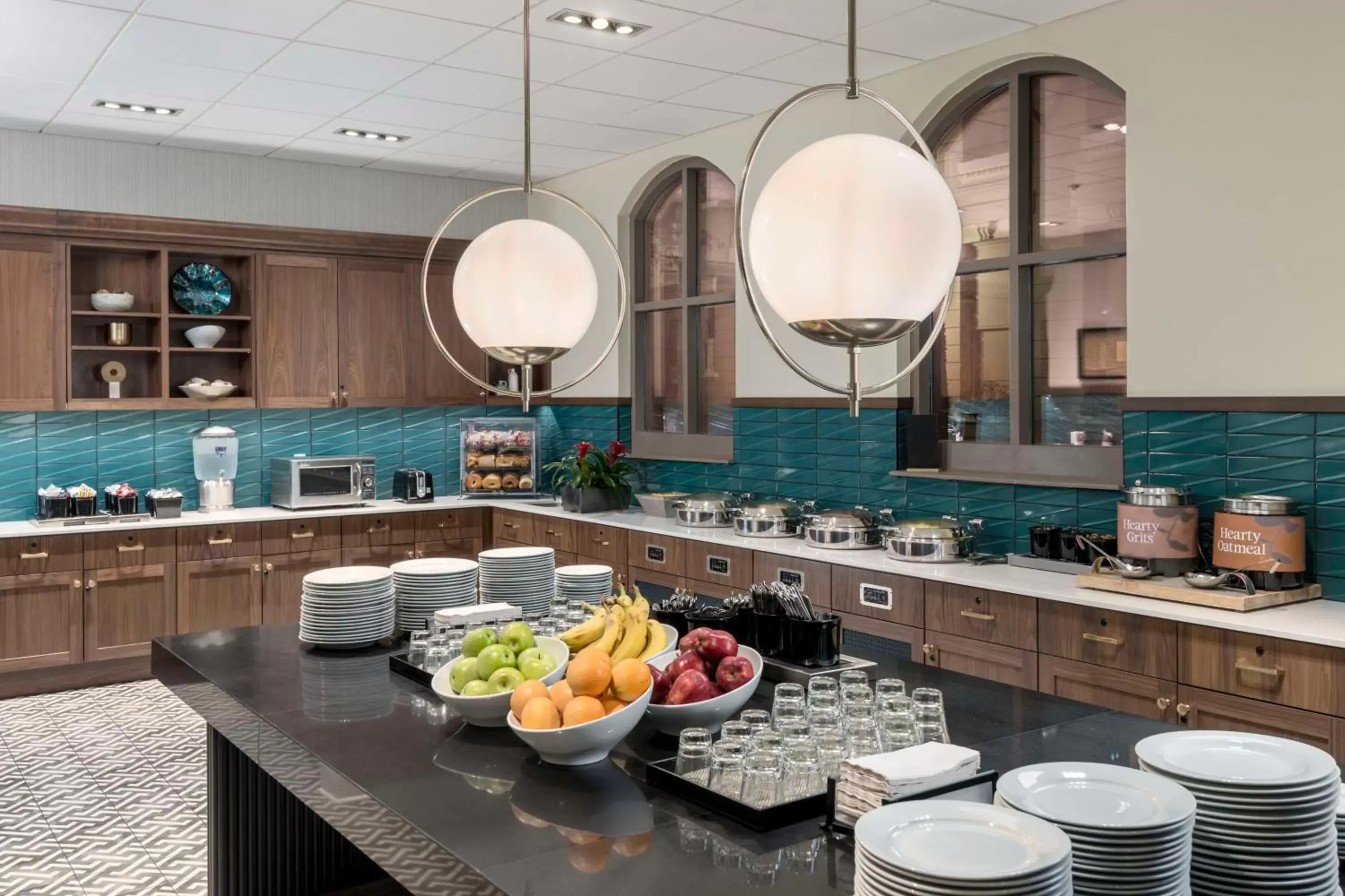 Breakfast, Kitchen/Kitchenette in Homewood Suites by Hilton New Orleans