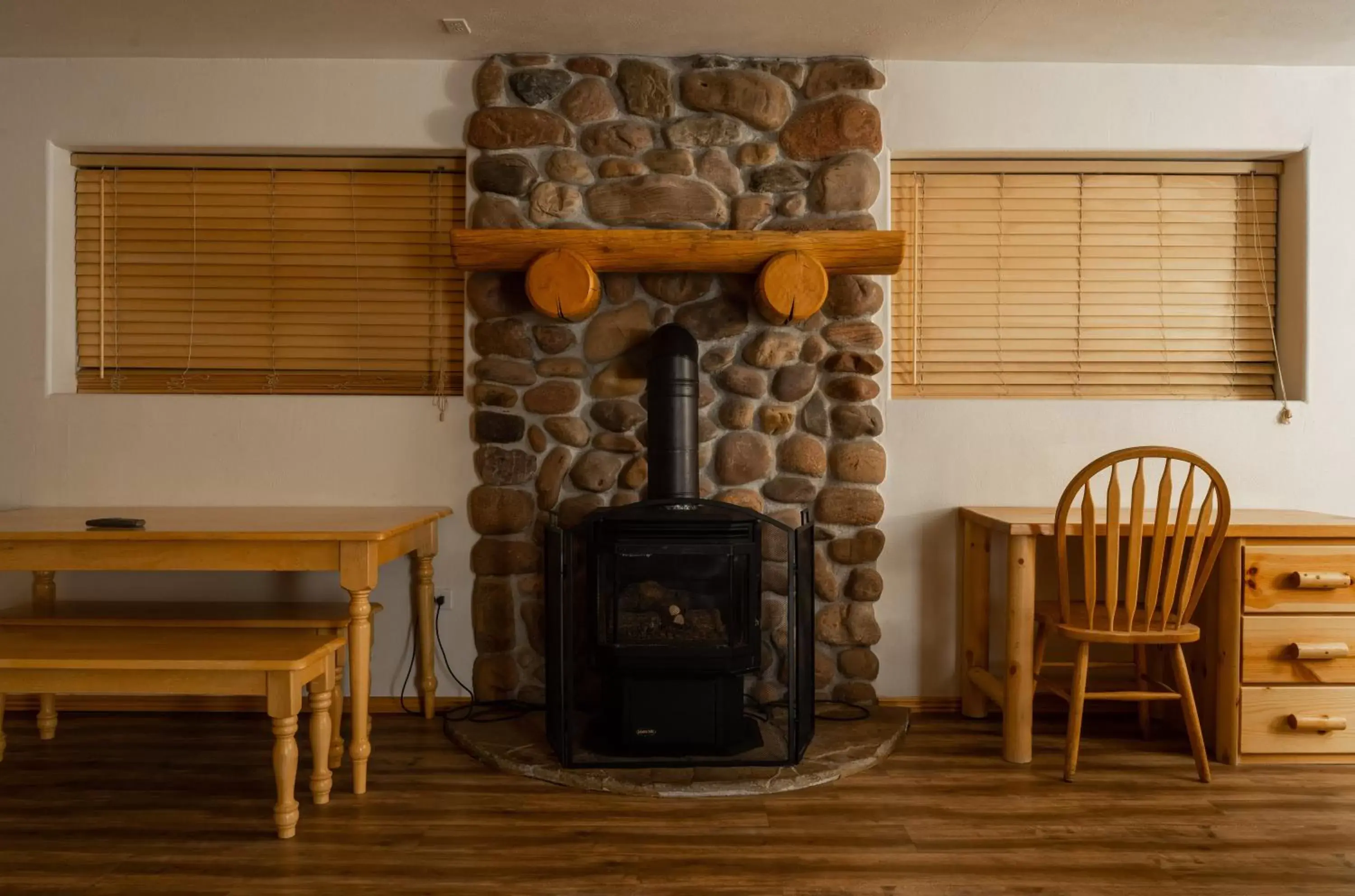 Dining area in Country Cabins Inn