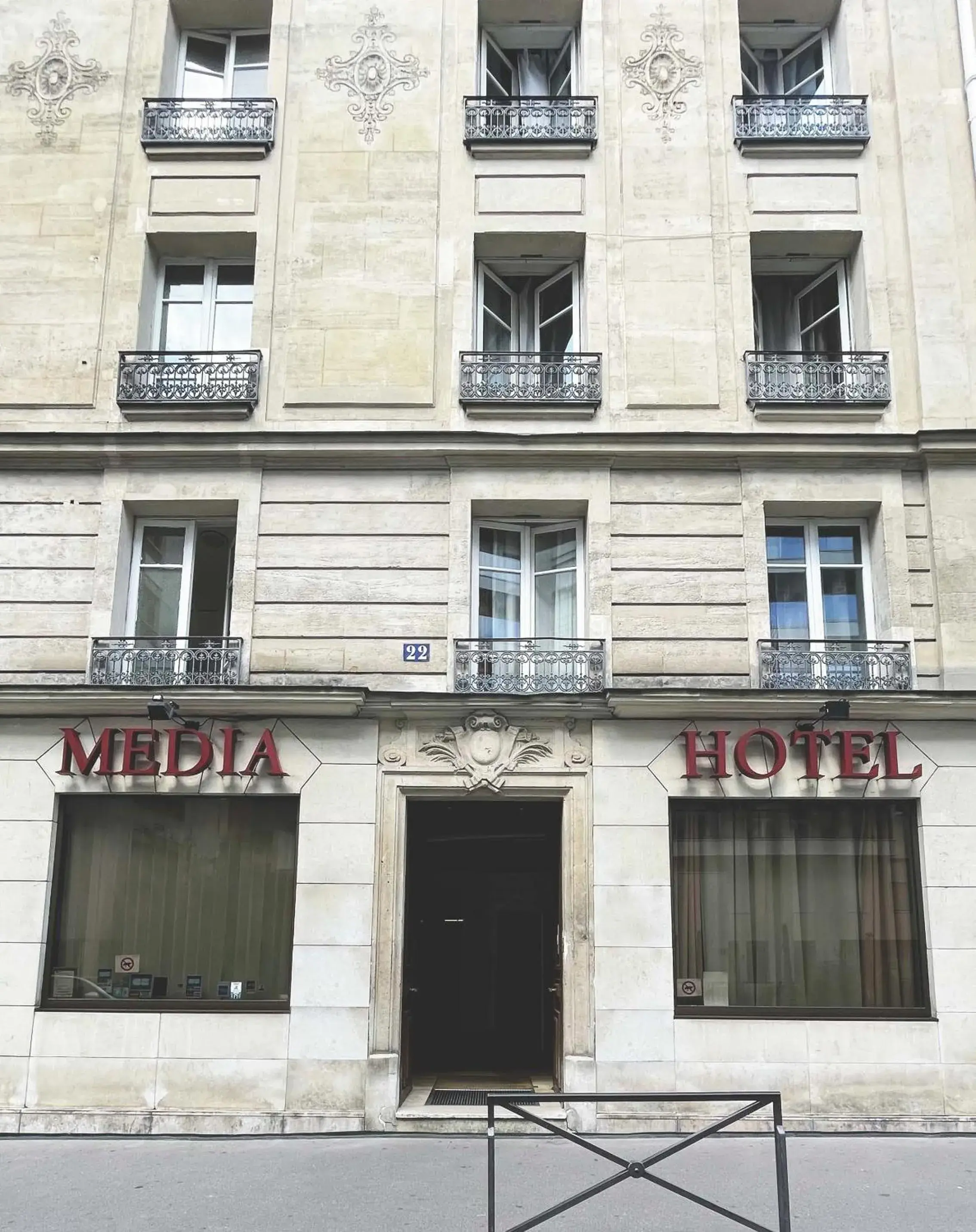 Property Building in Hôtel Média