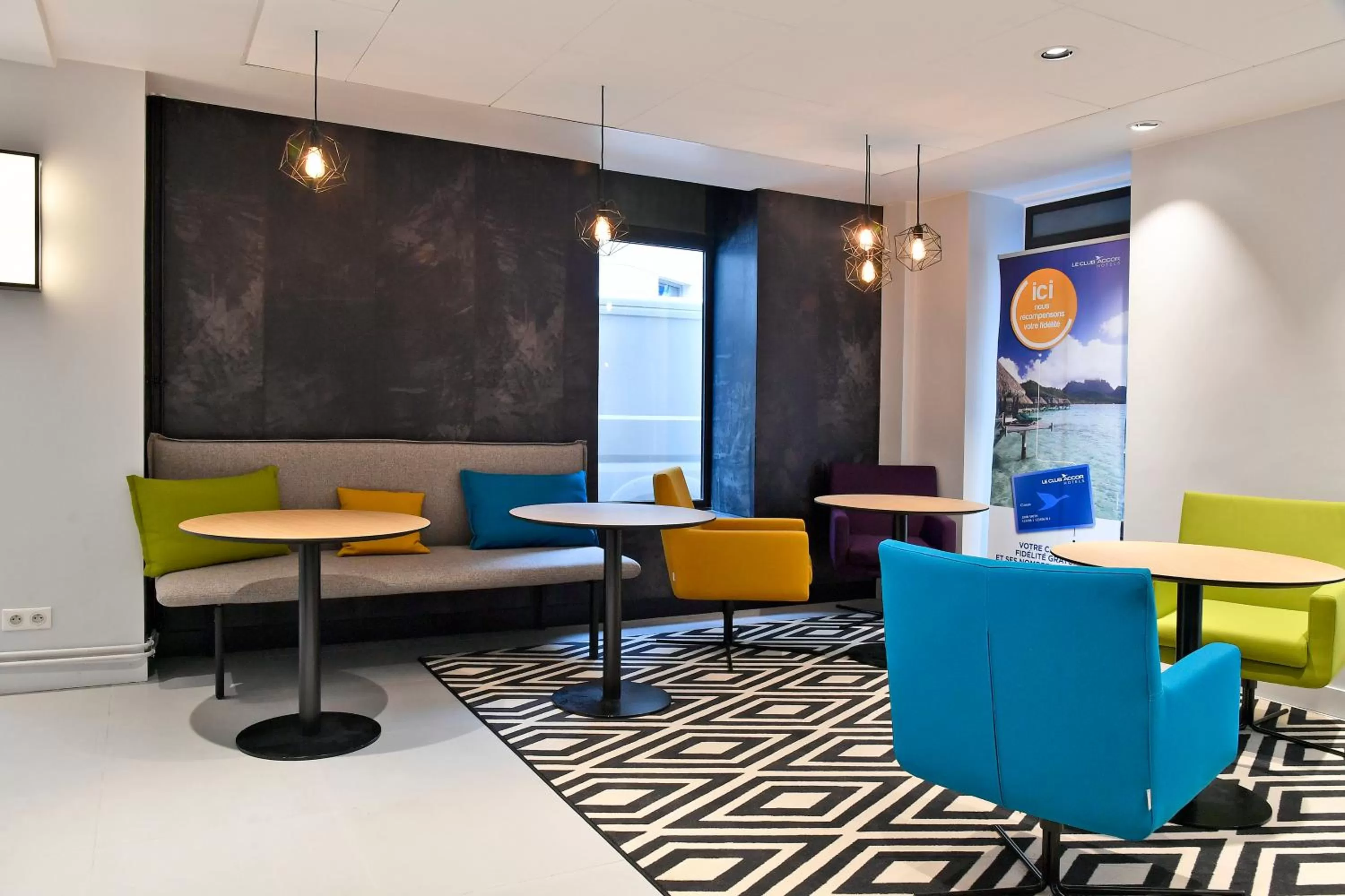 Lounge or bar in Mercure Paris Gare de l'Est