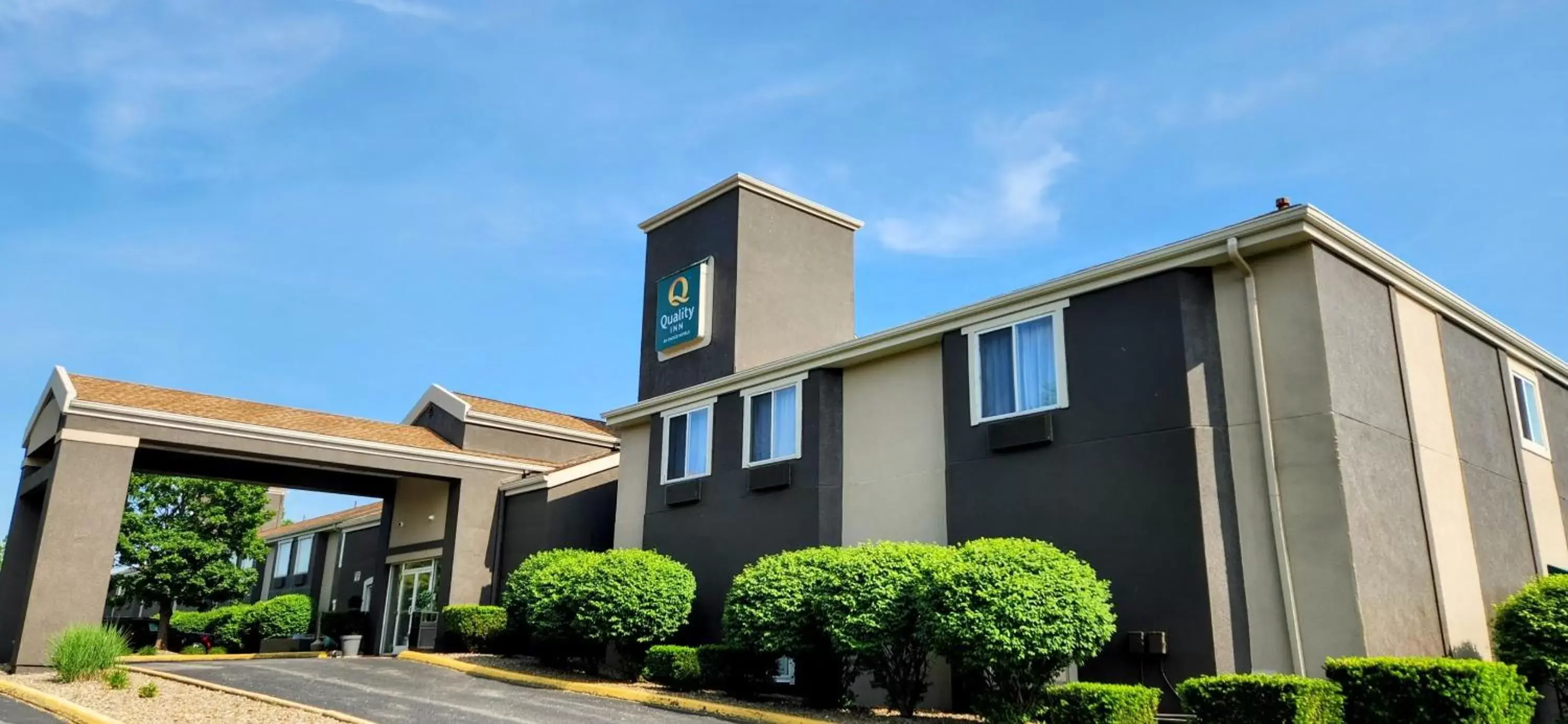Property Building in Quality Inn Brunswick Cleveland South