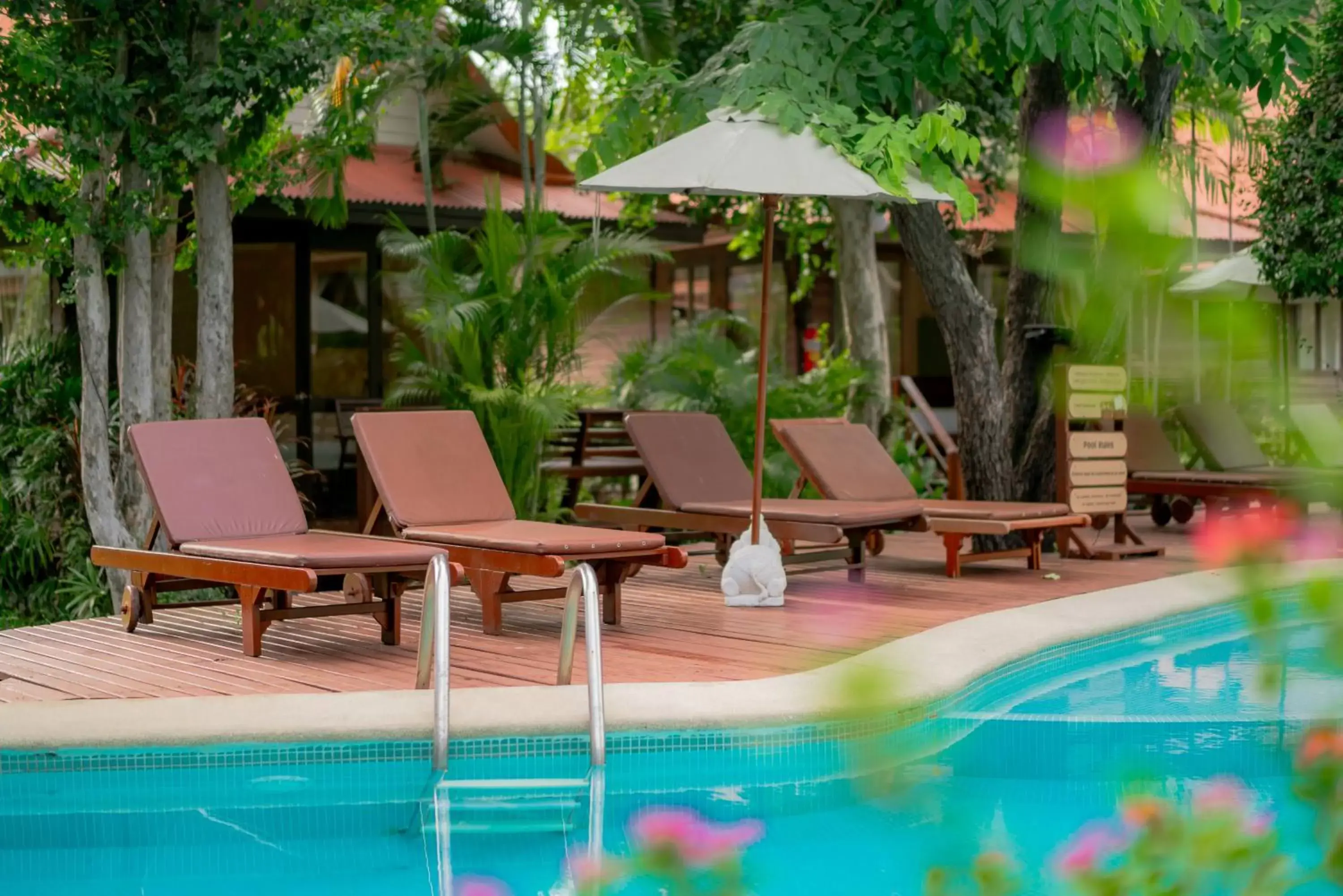 Swimming Pool in Baan Duangkaew Resort