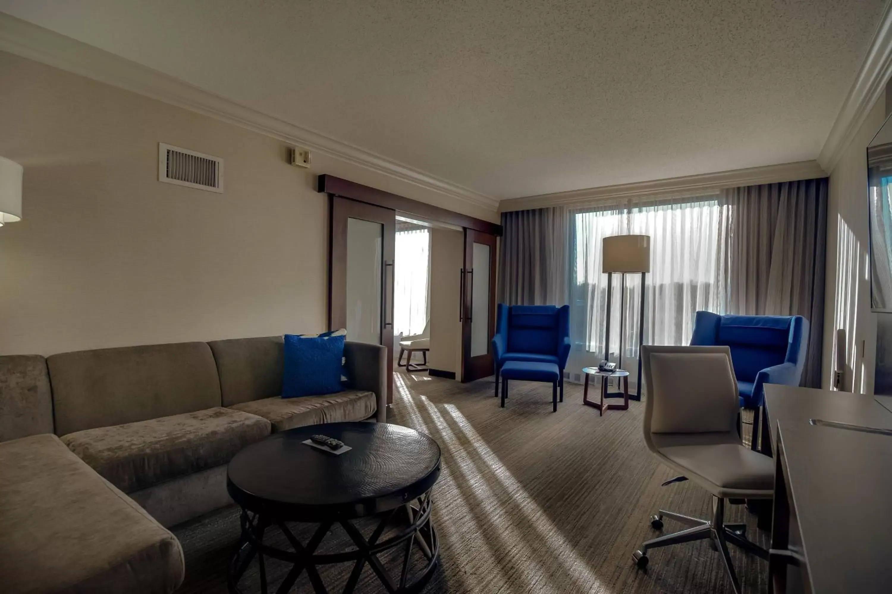 Living room, Seating Area in Richmond Marriott Short Pump