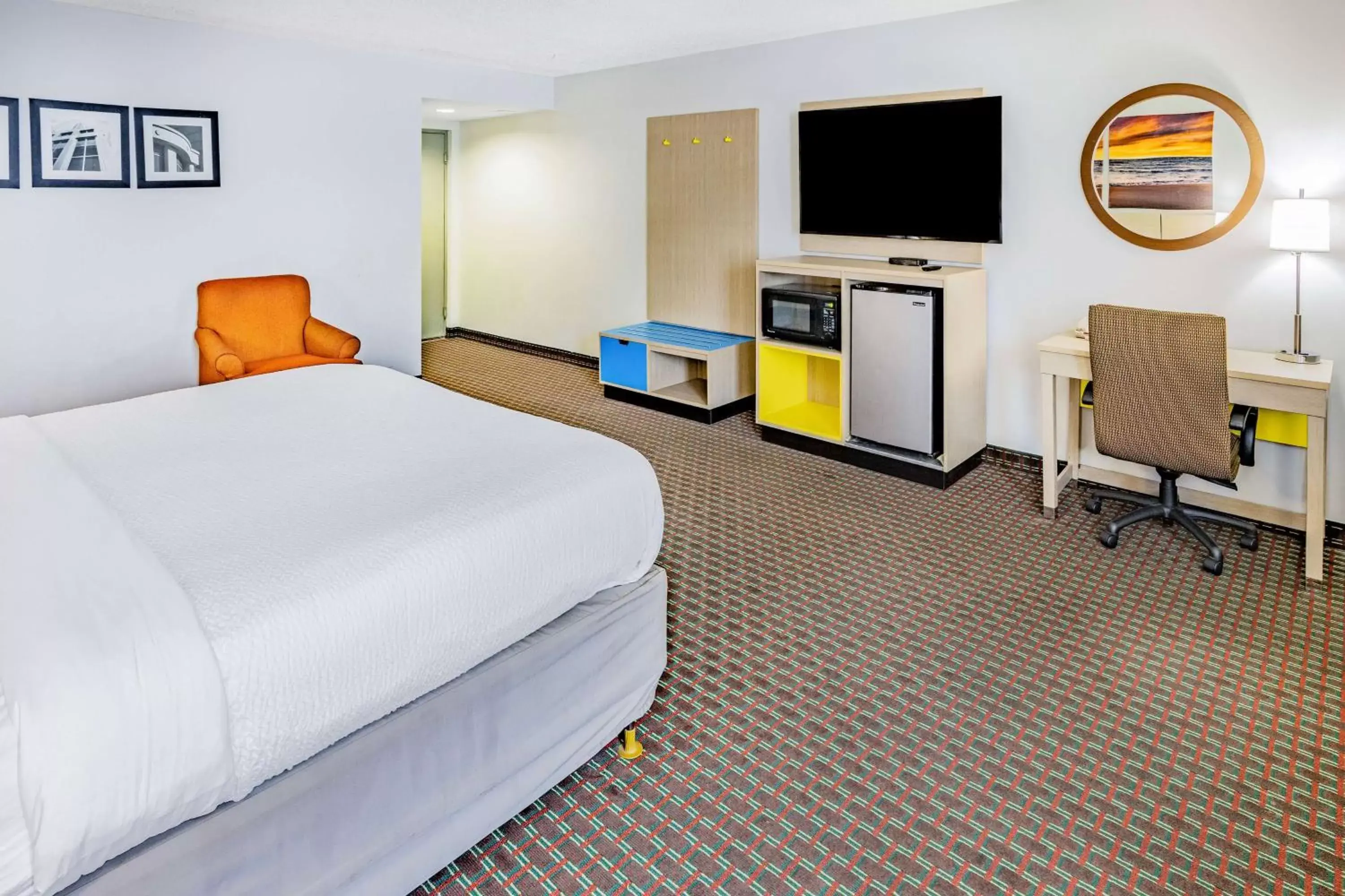 Photo of the whole room, TV/Entertainment Center in Days Inn by Wyndham Hartsfield Jackson Atlanta Airport West