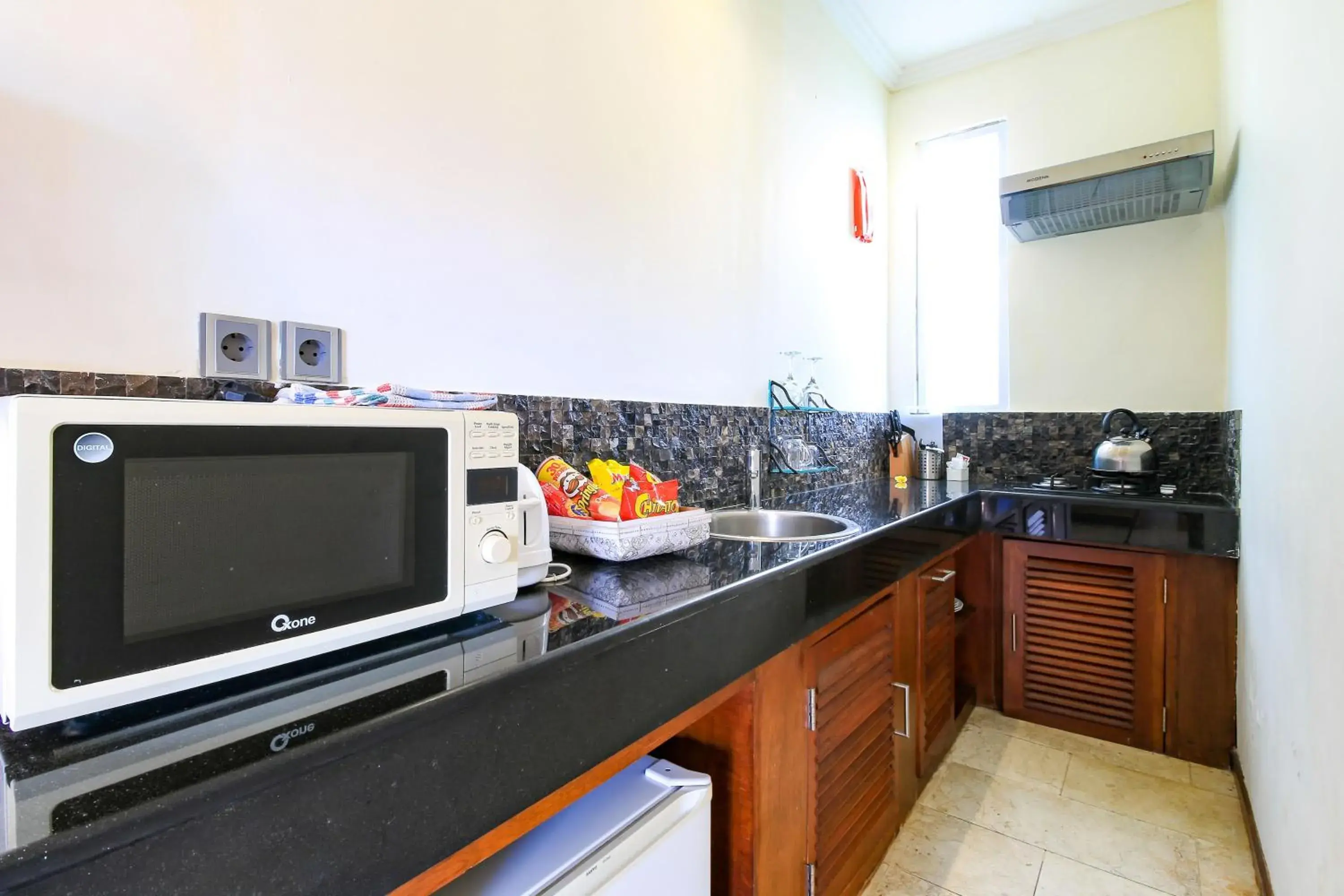 Kitchen or kitchenette, Kitchen/Kitchenette in Aleesha Villas and Suites