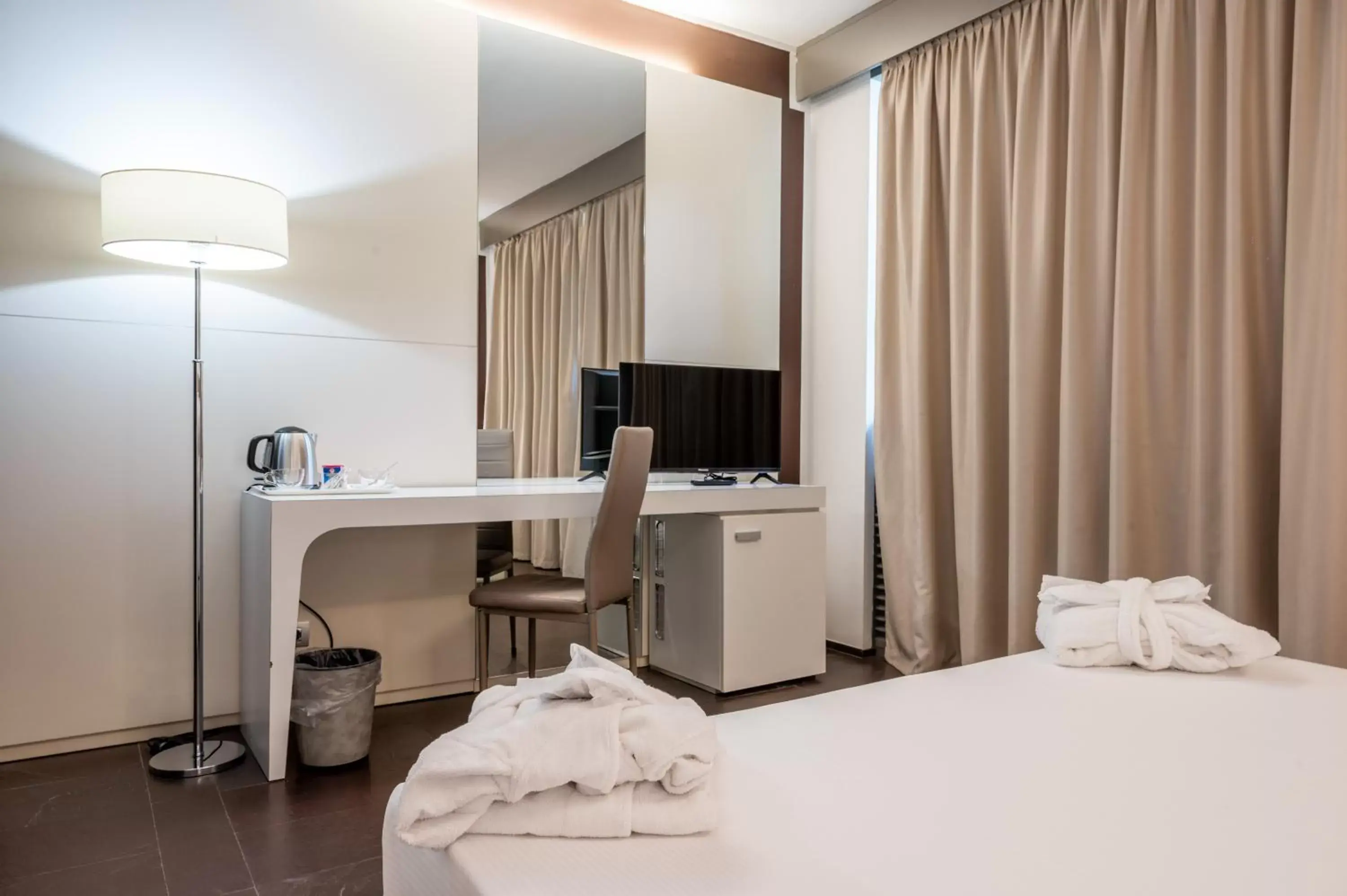 TV and multimedia, Bed in Hotel City Parma