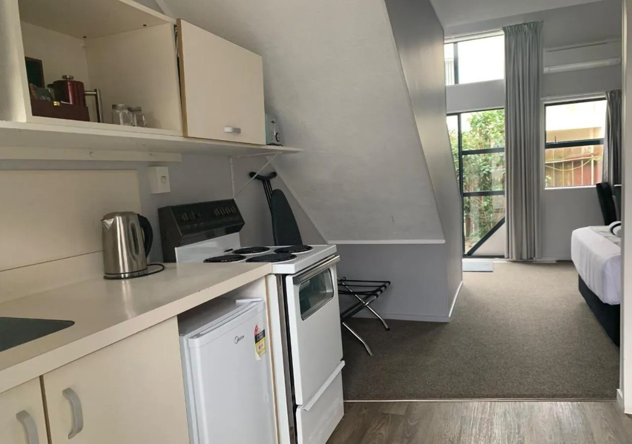 Coffee/tea facilities, Bed in Wrights by the Sea Motel