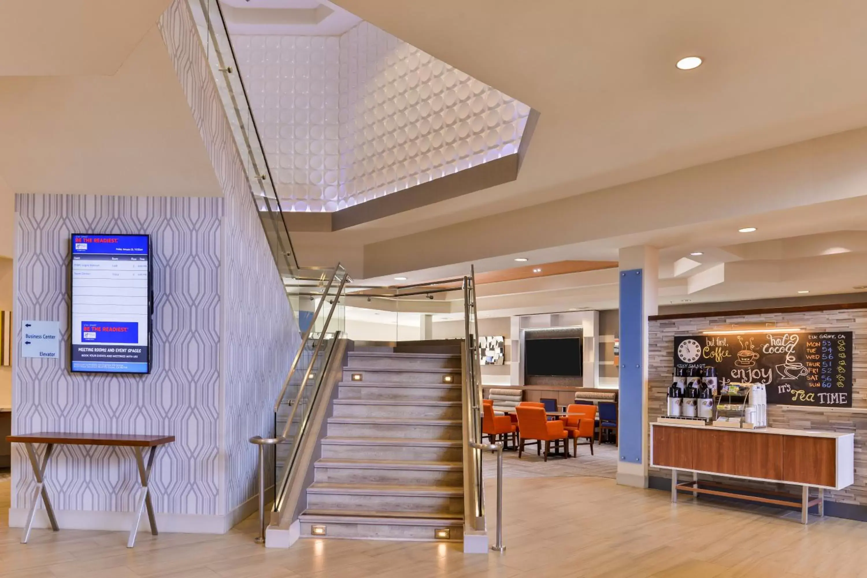 Lobby or reception in HOLIDAY INN EXPRESS & SUITES ELK GROVE CENTRAL - HWY 99, an IHG Hotel