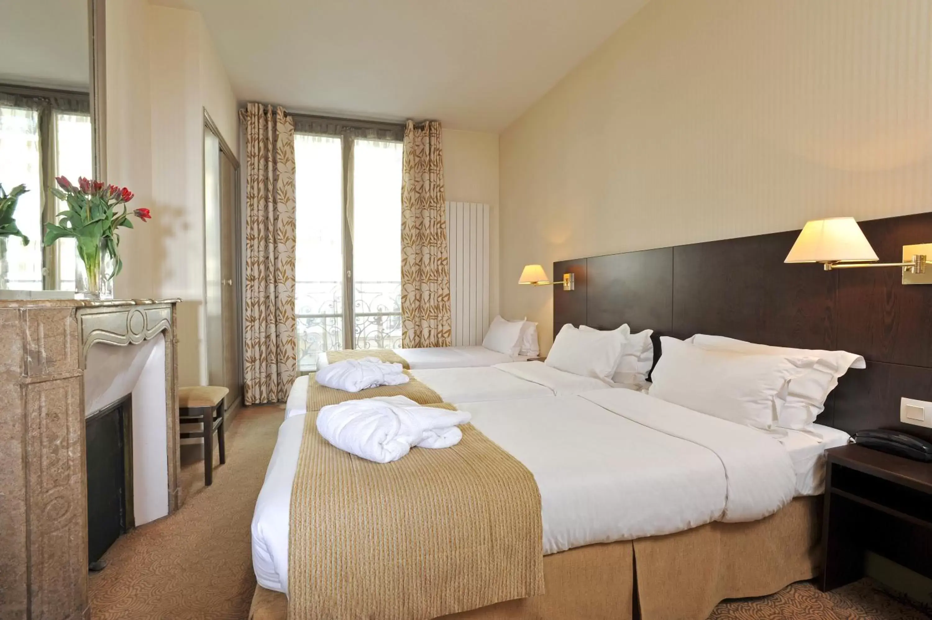 Bed in Hotel Vaneau Saint Germain