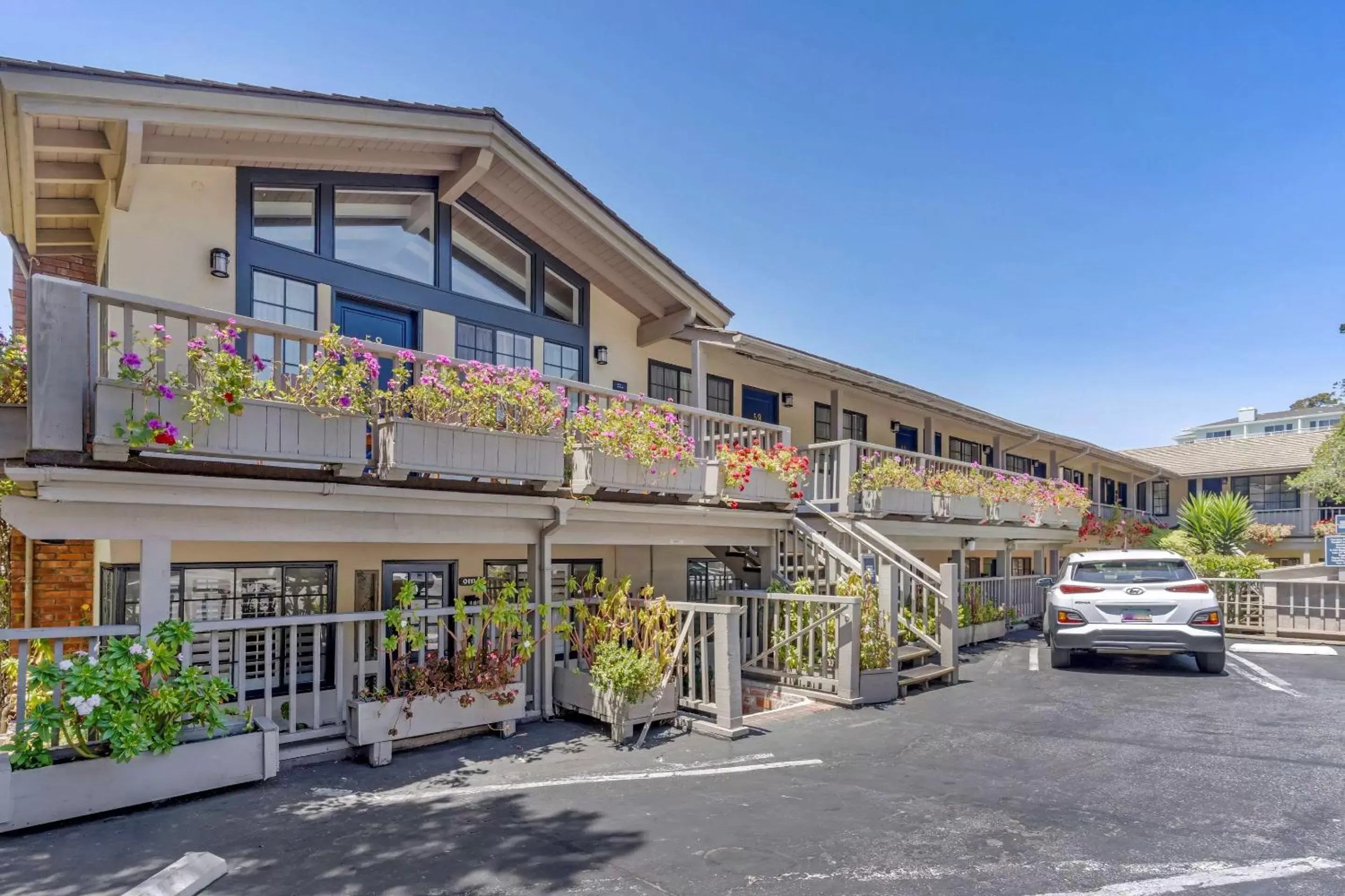 Property Building in Comfort Inn Carmel By the Sea