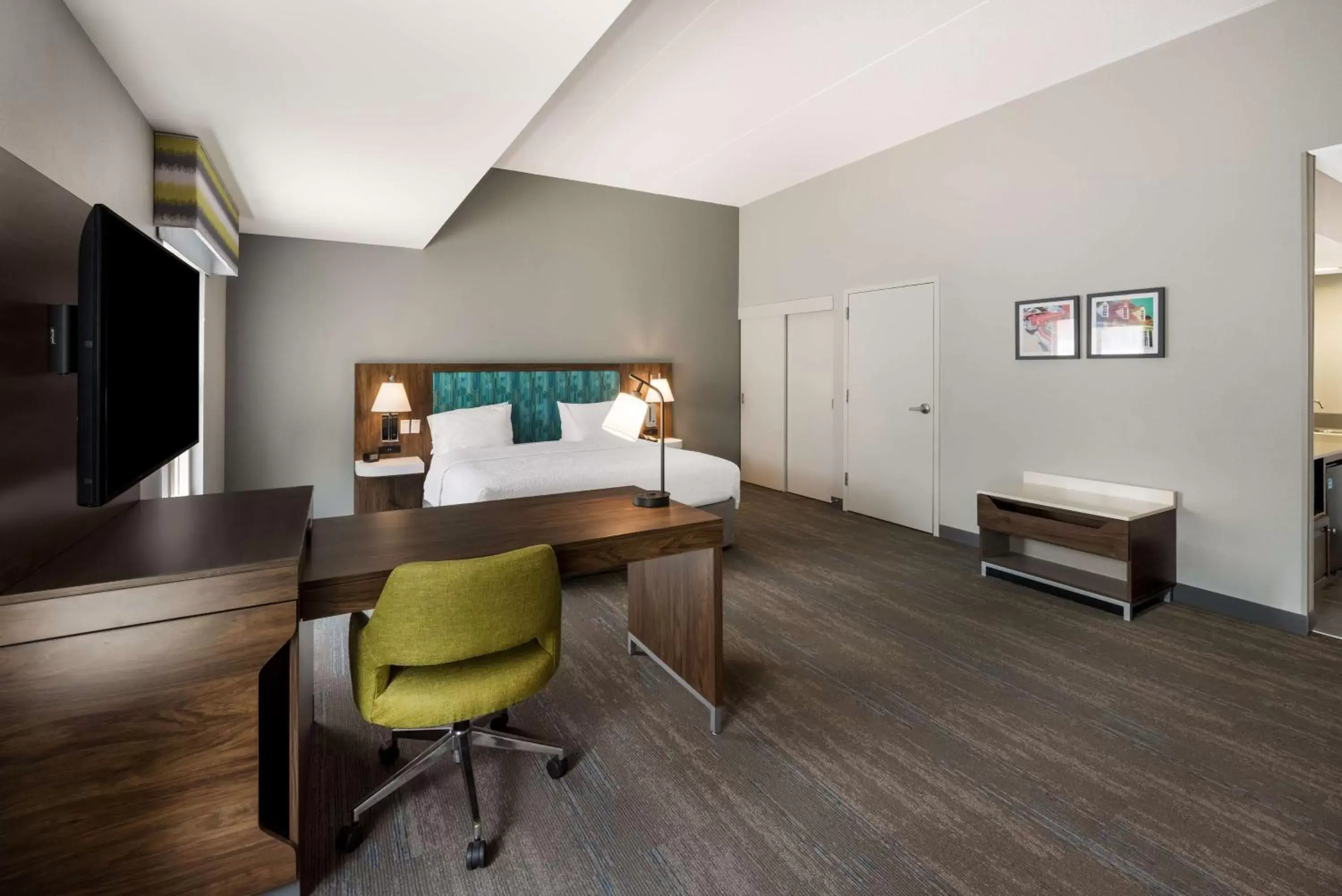 Bedroom in Hampton Inn and Suites Fredericksburg