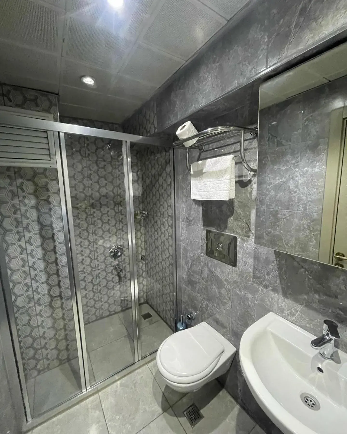 Shower, Bathroom in Kuran Hotel International