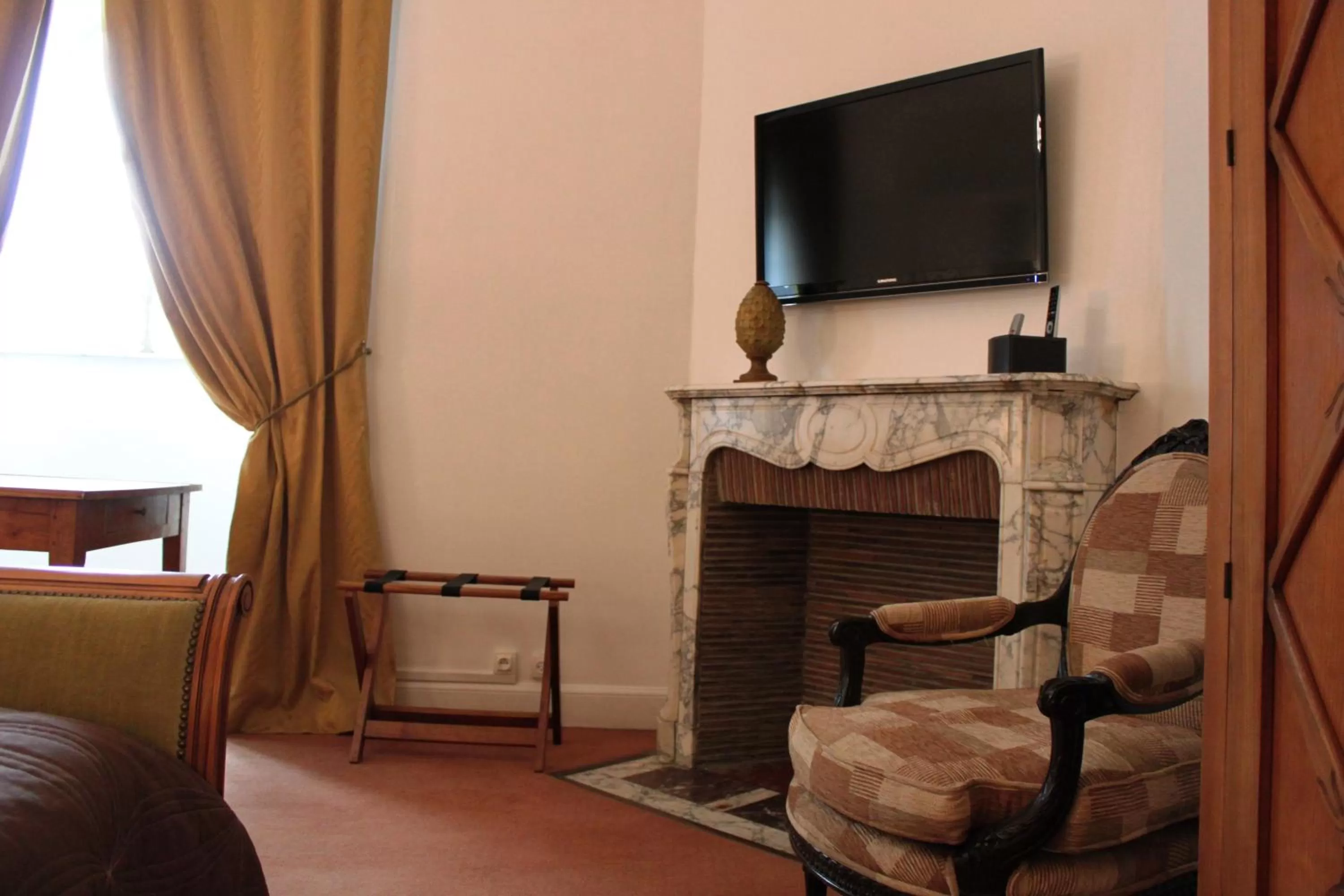 TV and multimedia in Résidence et Chambres d'Hôtes de La Porte d'Arras