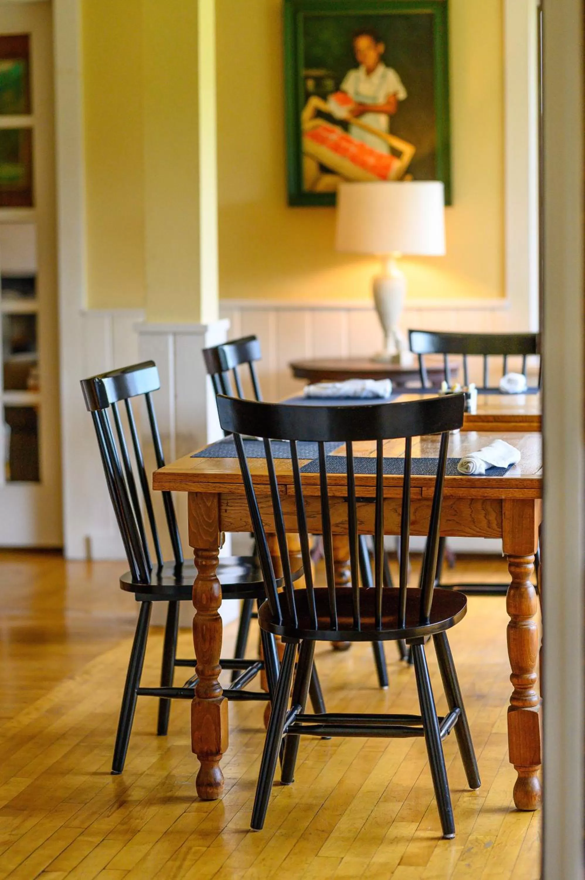 Dining area in Brass Lantern Inn