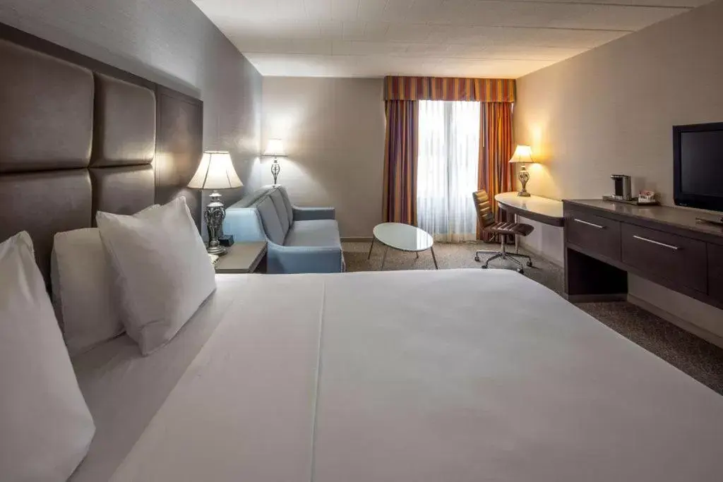 Bed in Radisson Hotel Hauppauge-Long Island