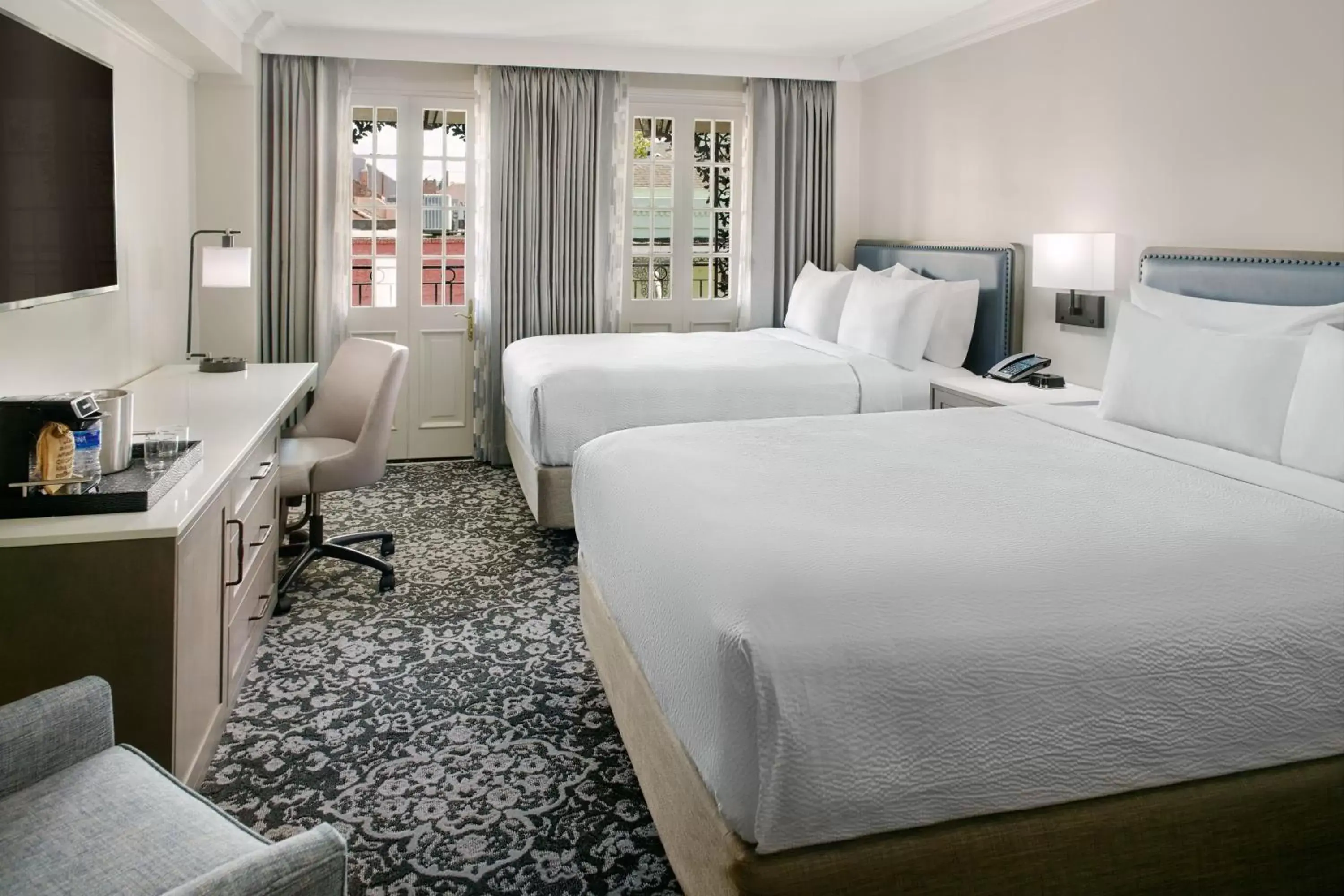 Photo of the whole room, Bed in Four Points by Sheraton French Quarter