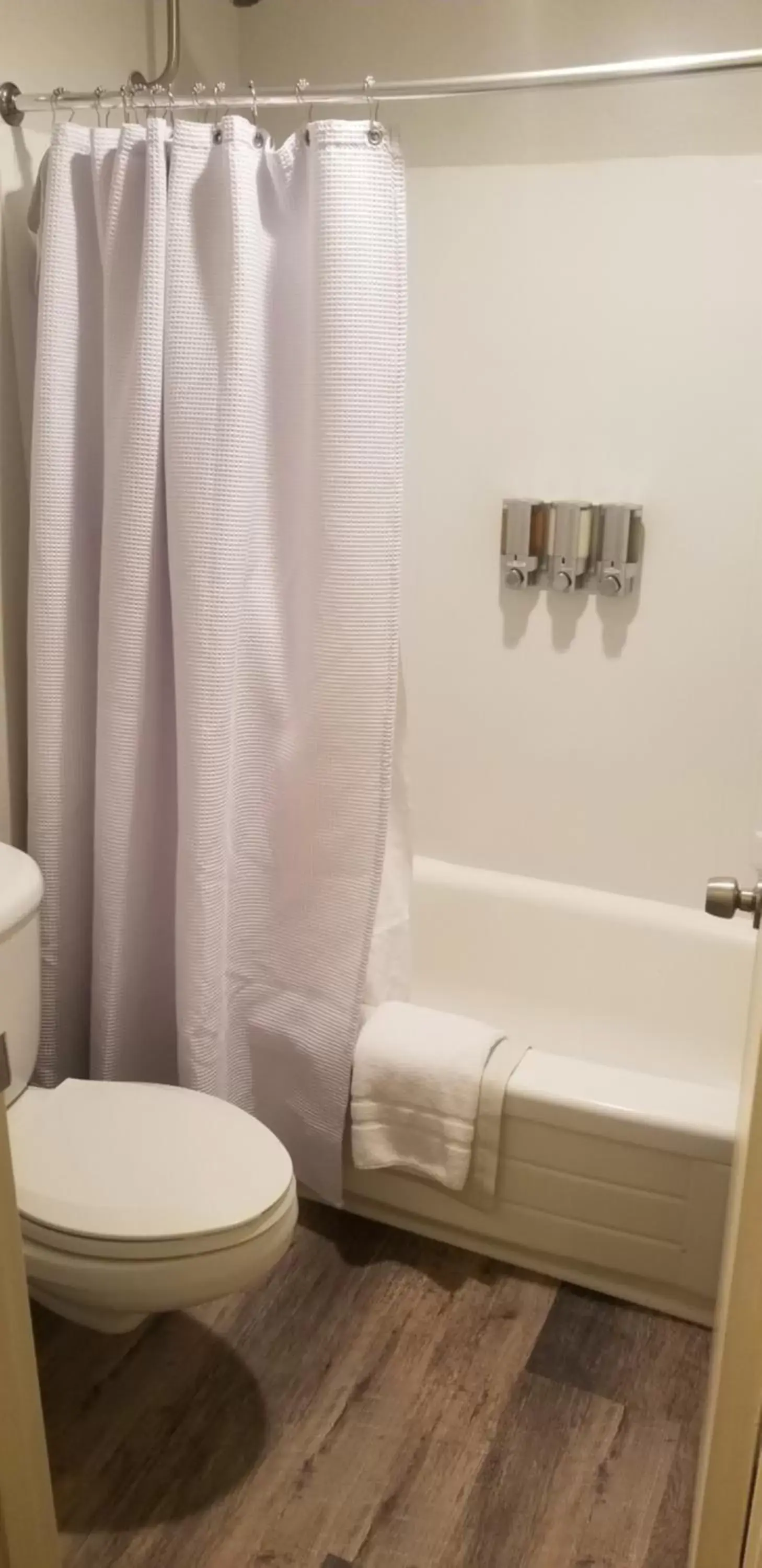 Shower, Bathroom in The Dalles Inn