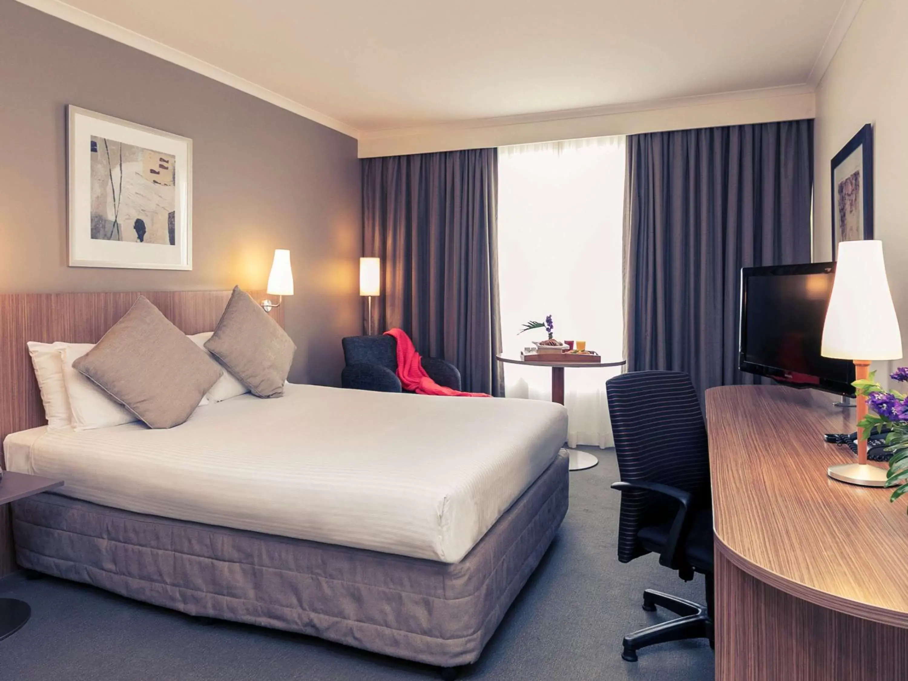 Photo of the whole room, Bed in Mercure Sydney Parramatta