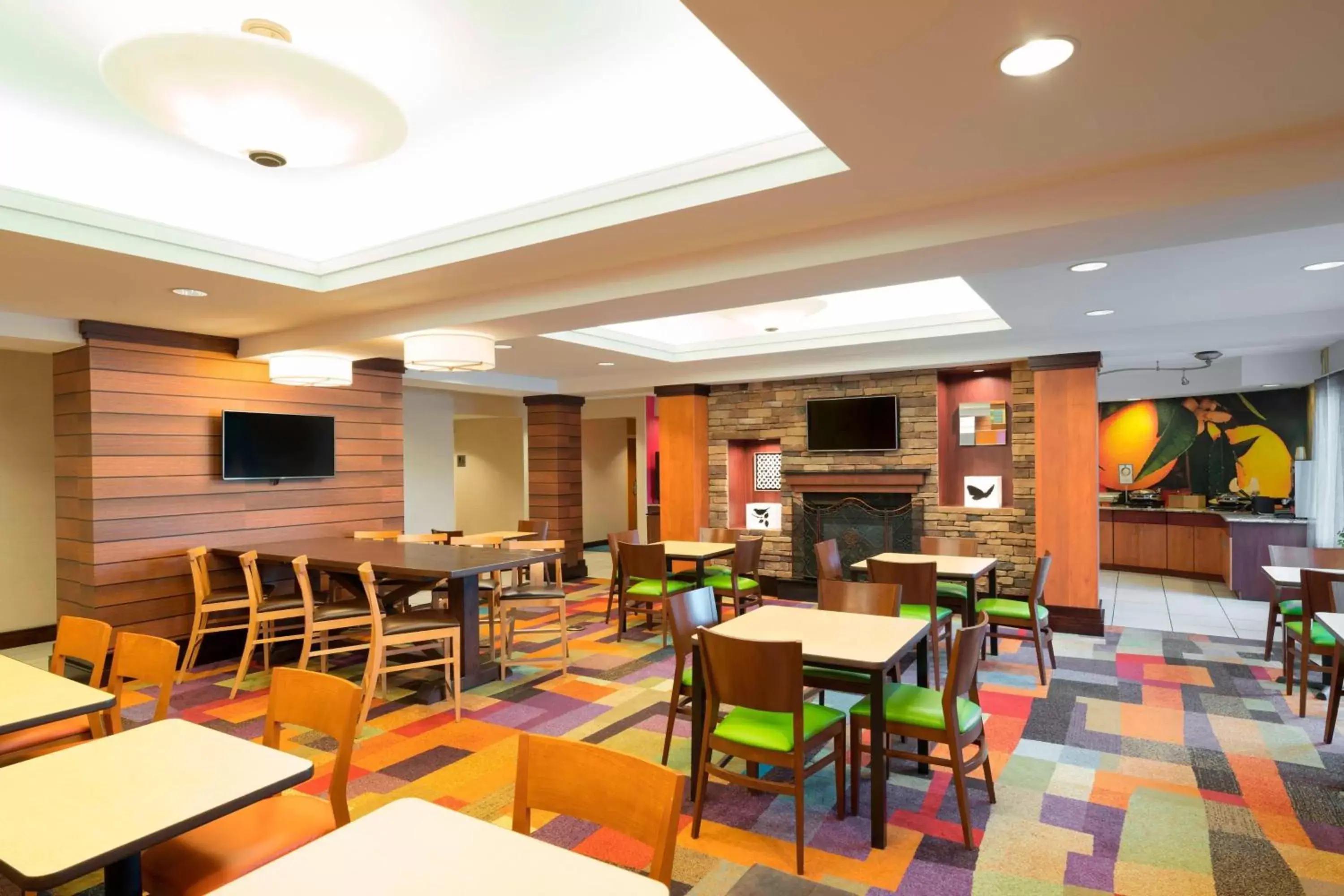 Breakfast, Restaurant/Places to Eat in Fairfield Inn & Suites by Marriott State College