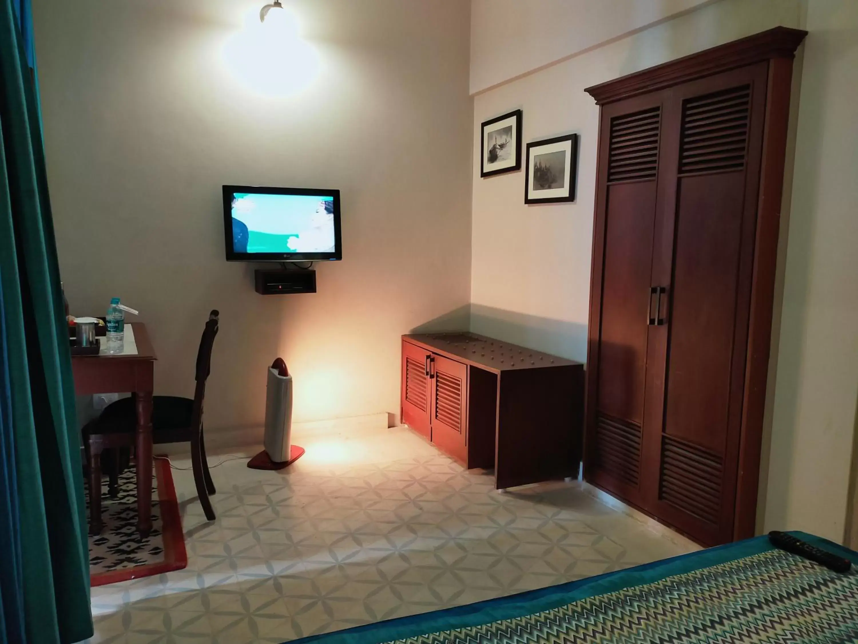 Photo of the whole room, TV/Entertainment Center in Guleria Kothi at Ganges