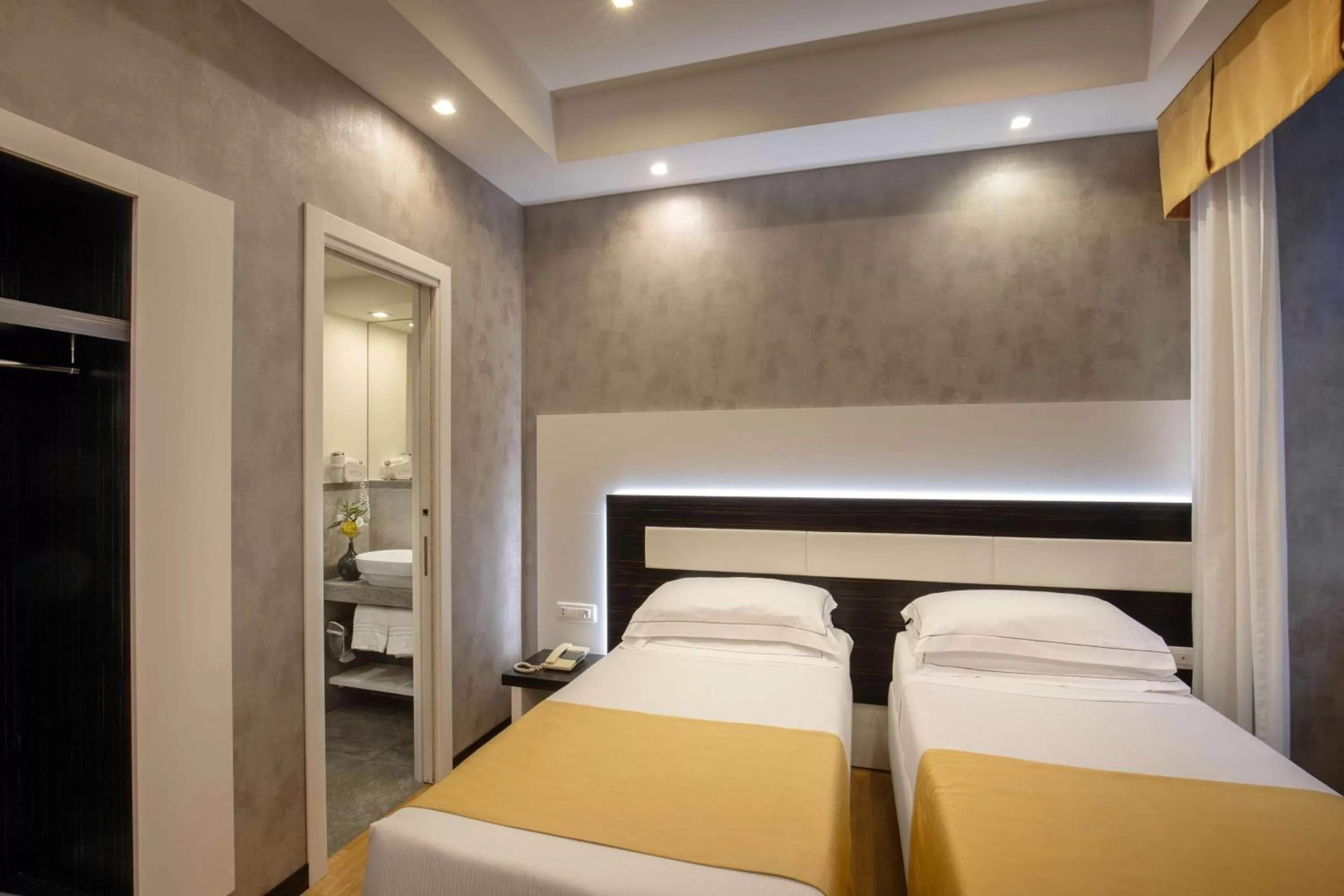 Bedroom, Bed in Hotel Diana Roof Garden