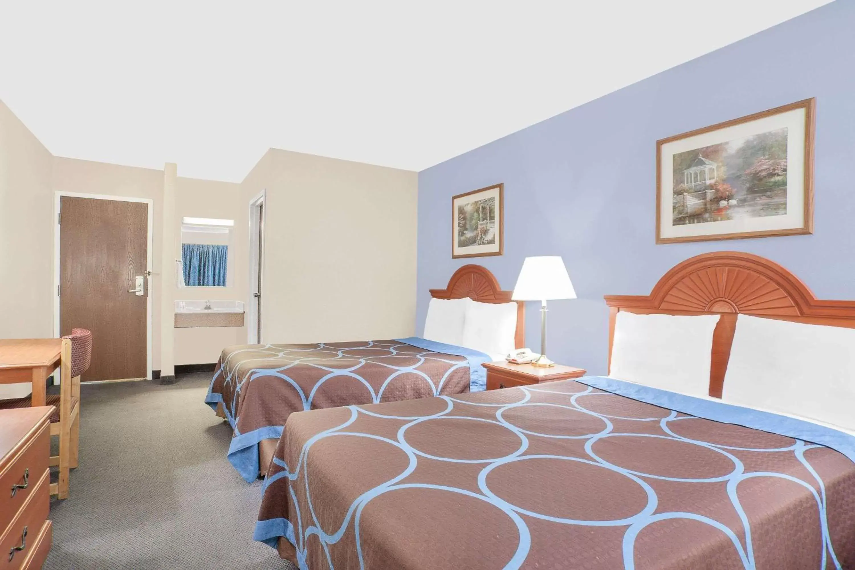 Photo of the whole room, Bed in Super 8 by Wyndham Middletown