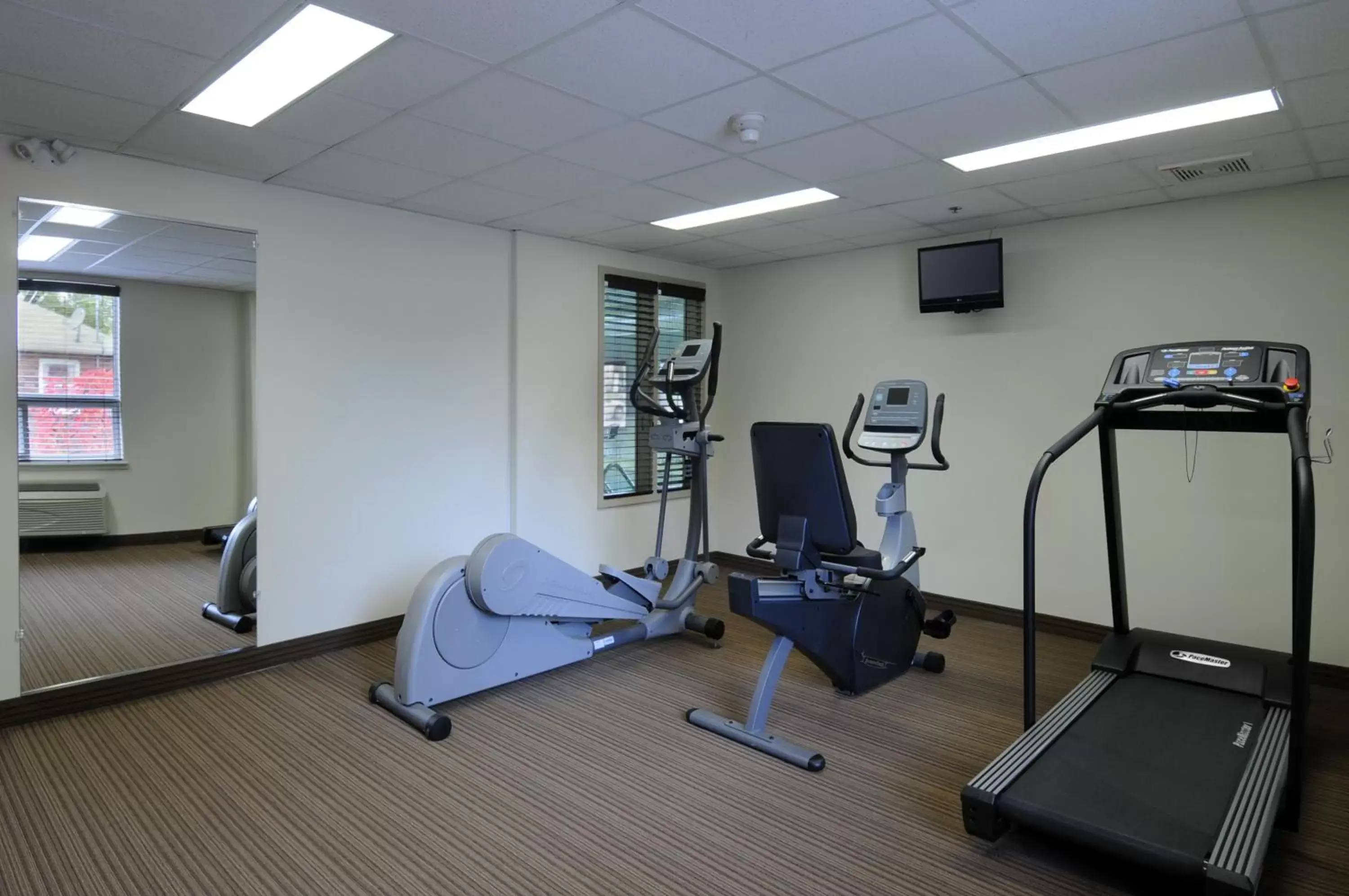 Fitness centre/facilities, Fitness Center/Facilities in Super 8 by Wyndham Peterborough