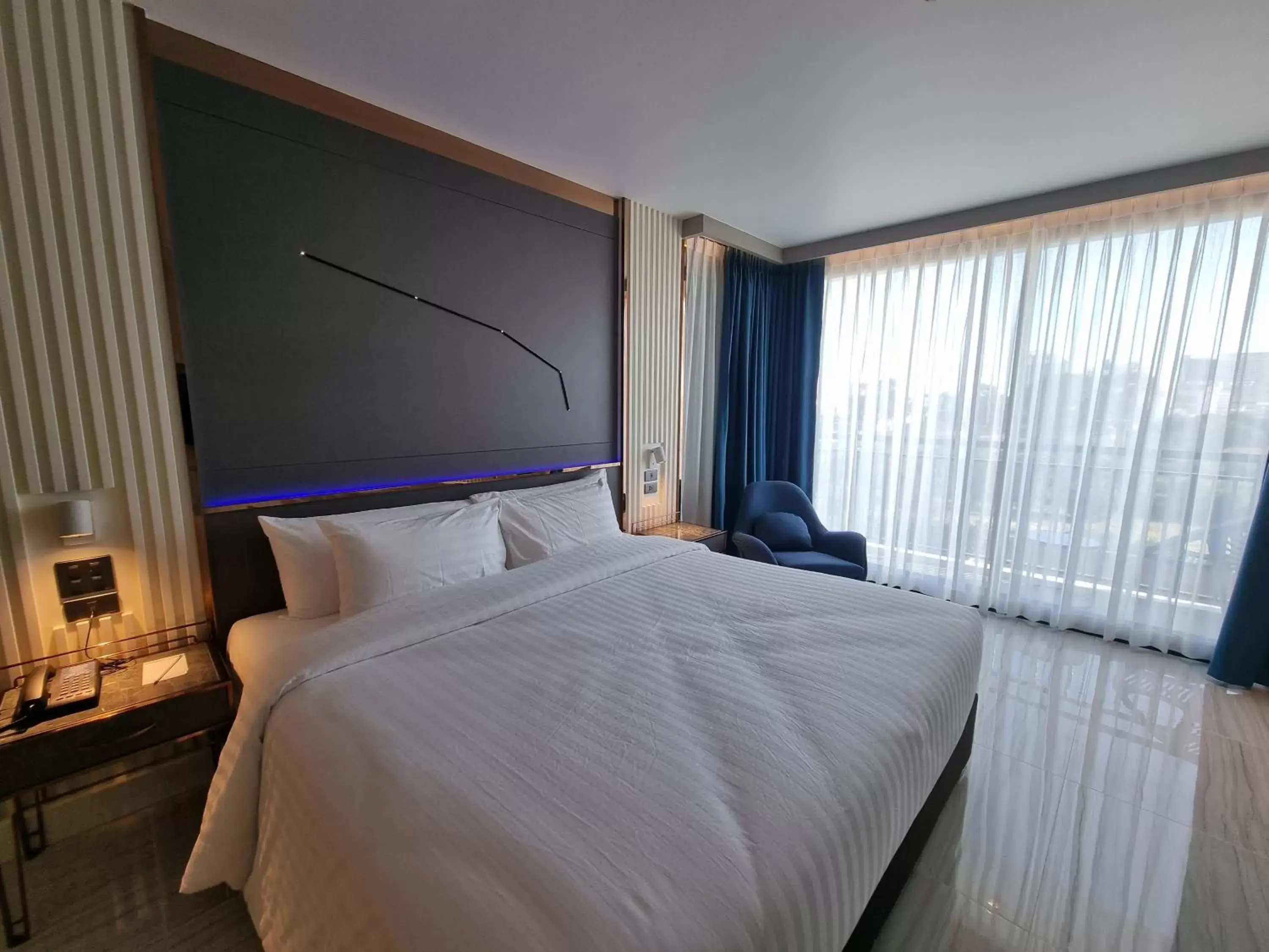 Bed in Pattaya Discovery Beach Hotel - SHA Extra Plus