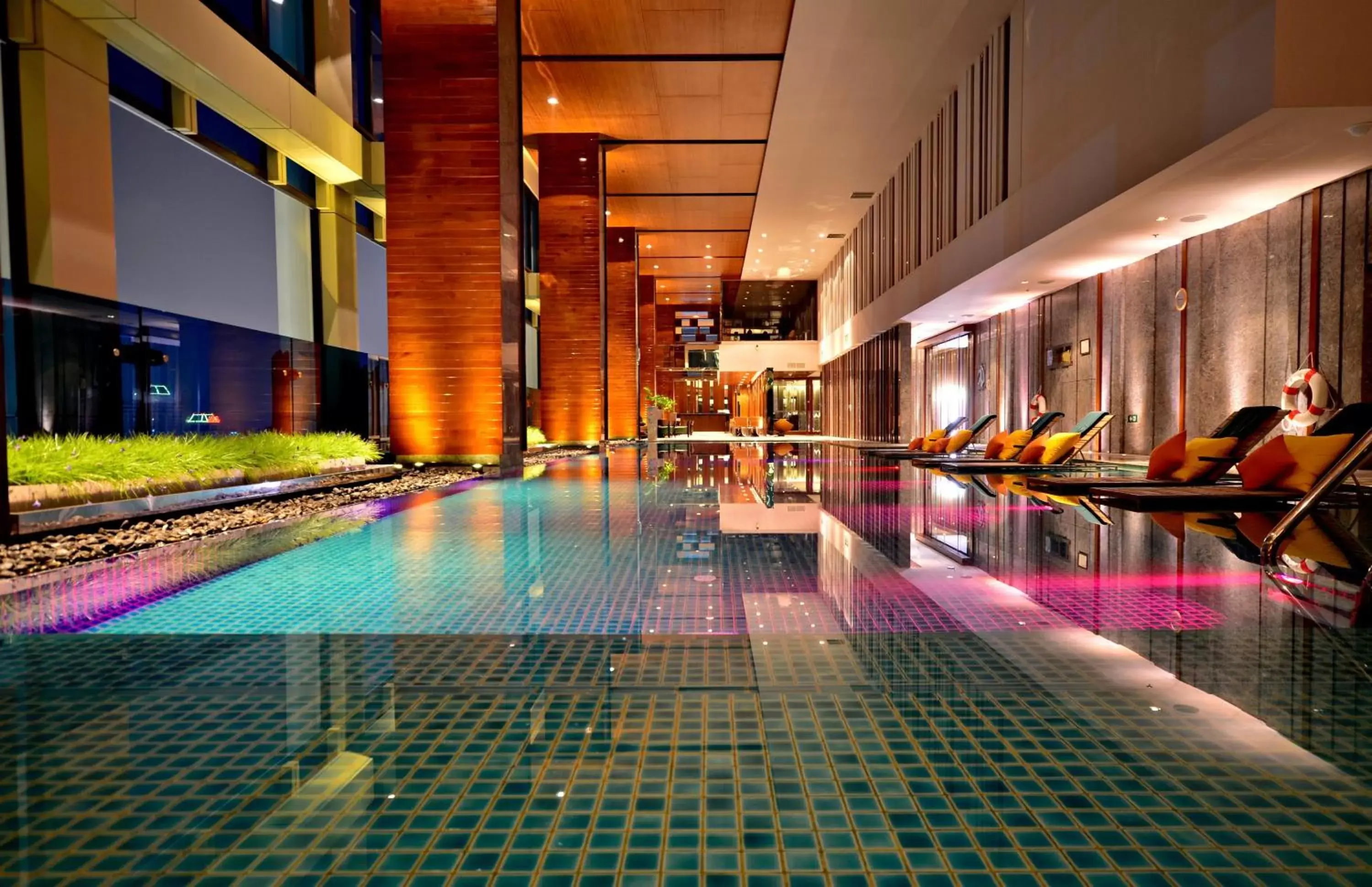 Swimming Pool in Renaissance Bangkok Ratchaprasong Hotel