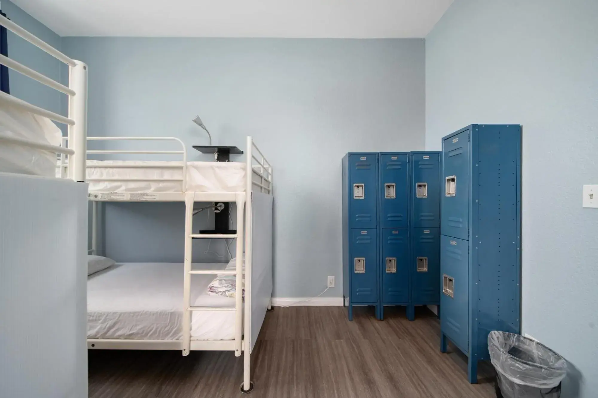 Bedroom, Bunk Bed in Samesun Venice Beach