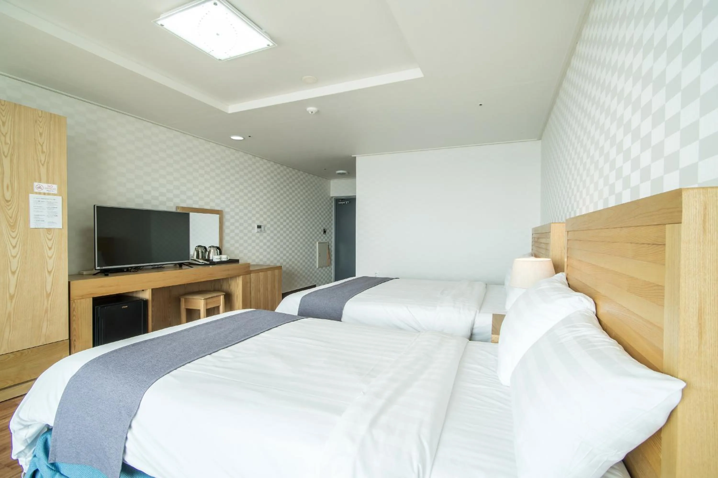 Balcony/Terrace, Bed in Breeze Bay Hotel